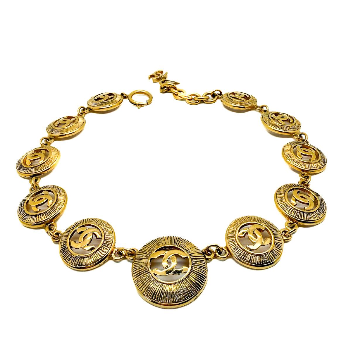 Vintage Chanel by Lagerfeld  Sunburst Medallion Collar 1980s Unisexe en vente