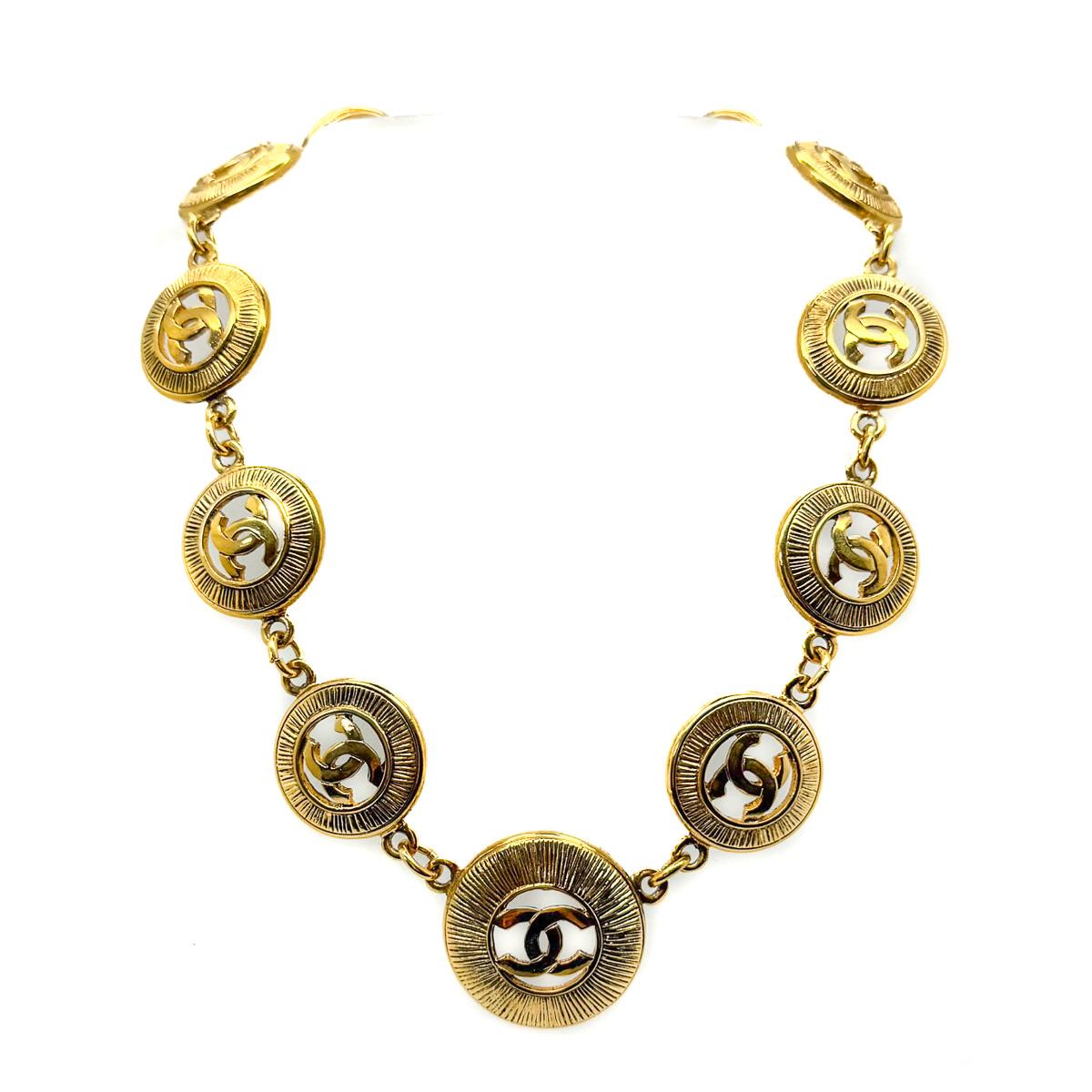 Vintage Chanel by Lagerfeld  Sunburst Medallion Collar 1980s en vente 1