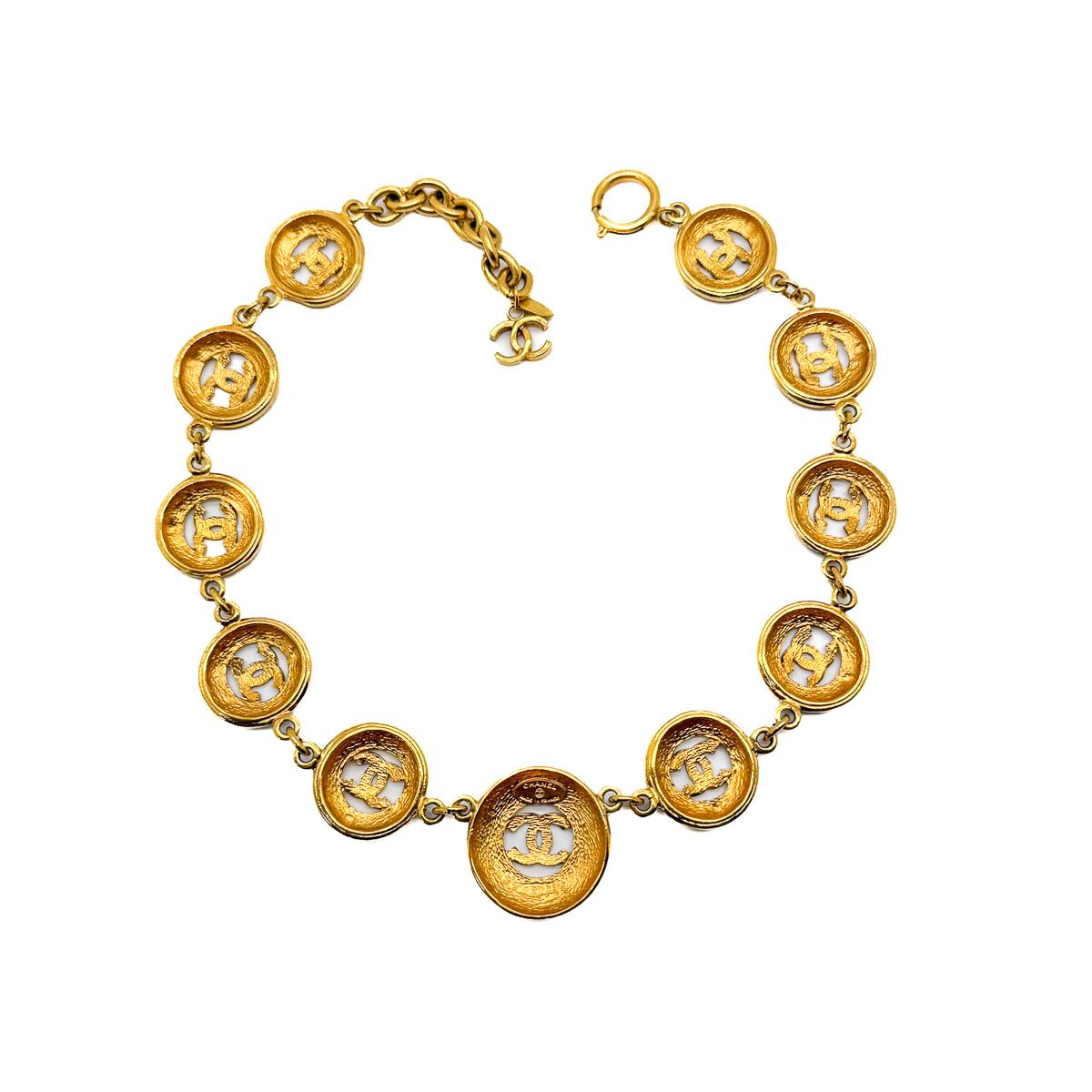 Vintage Chanel by Lagerfeld  Sunburst Medallion Collar 1980s en vente 2