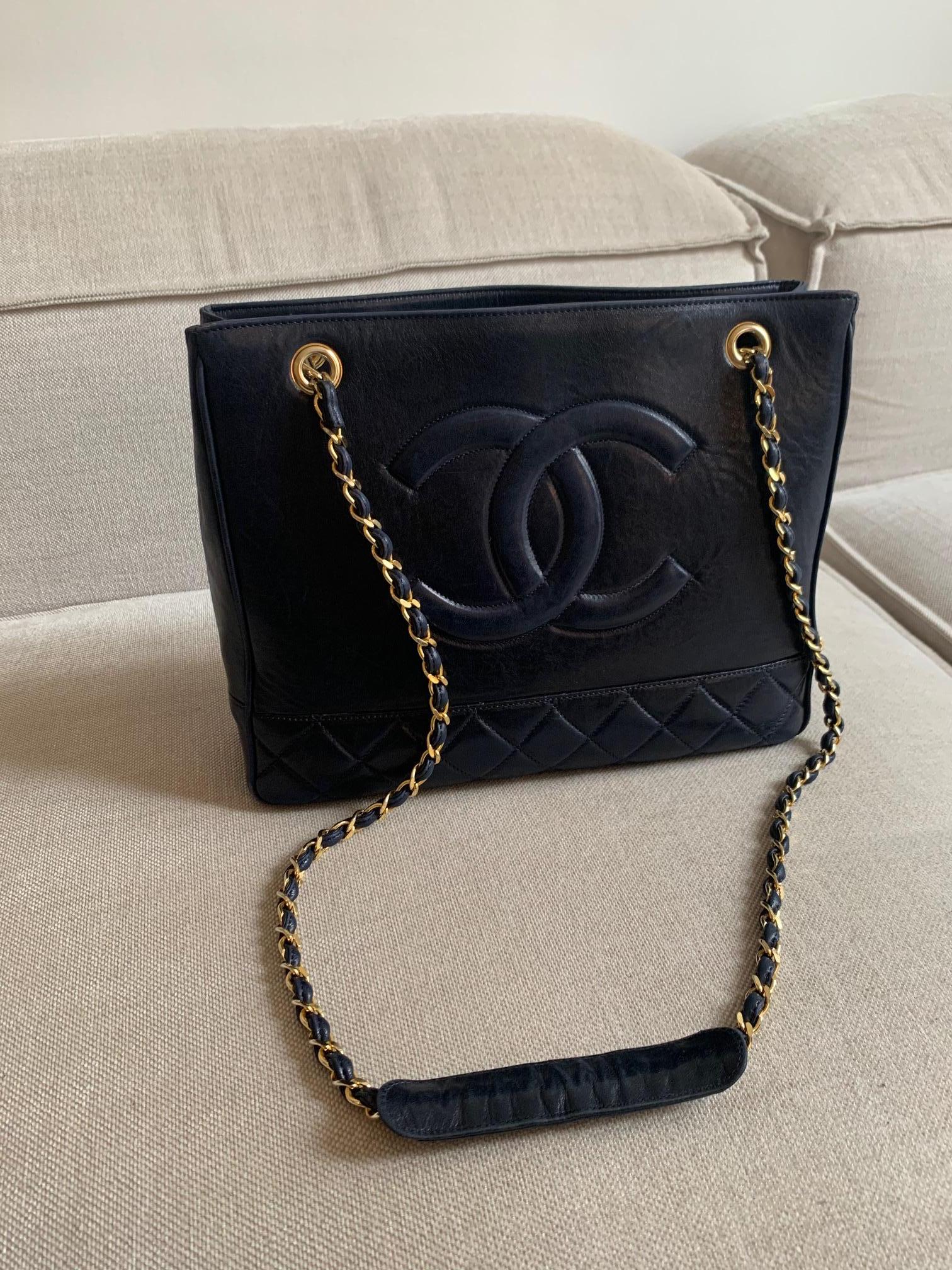 Vintage Chanel Cabas bag Navy leather and gold chain  For Sale 2