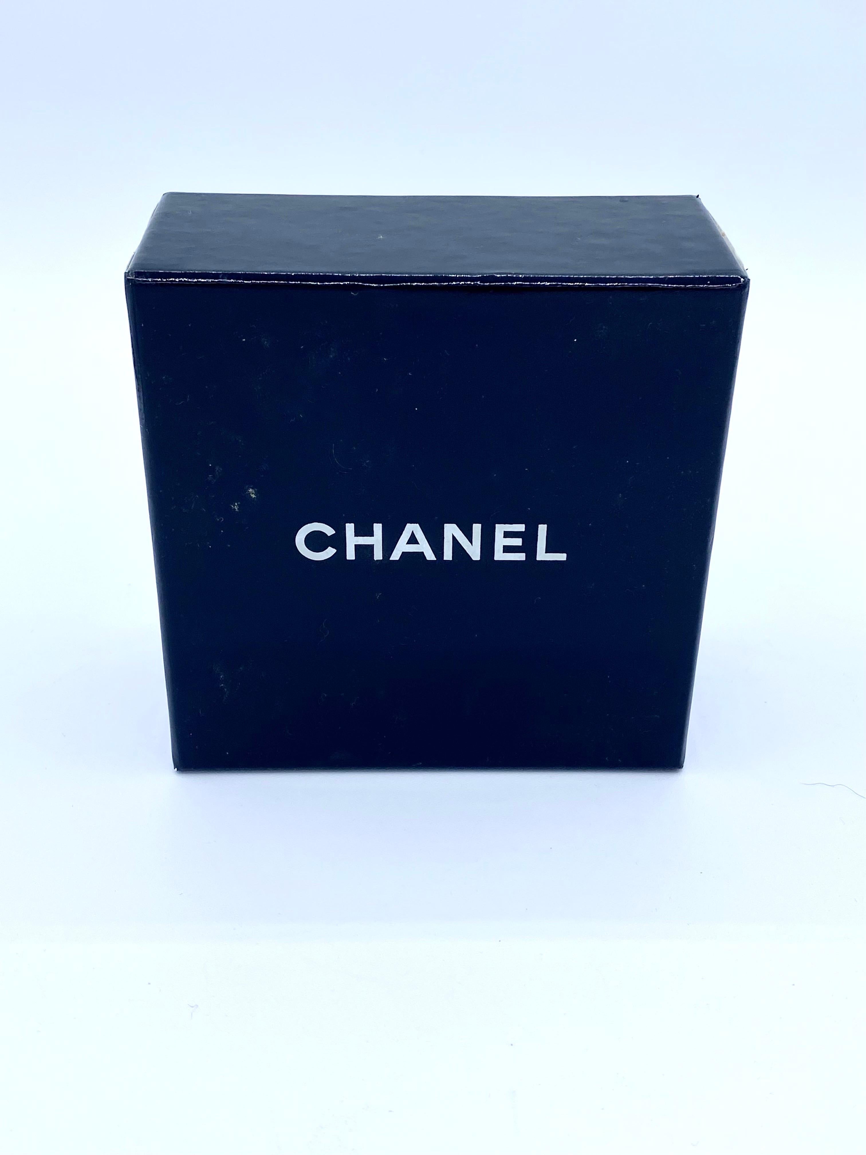 Vintage Chanel Camelia brooch in Gold métal from 1993 For Sale 5