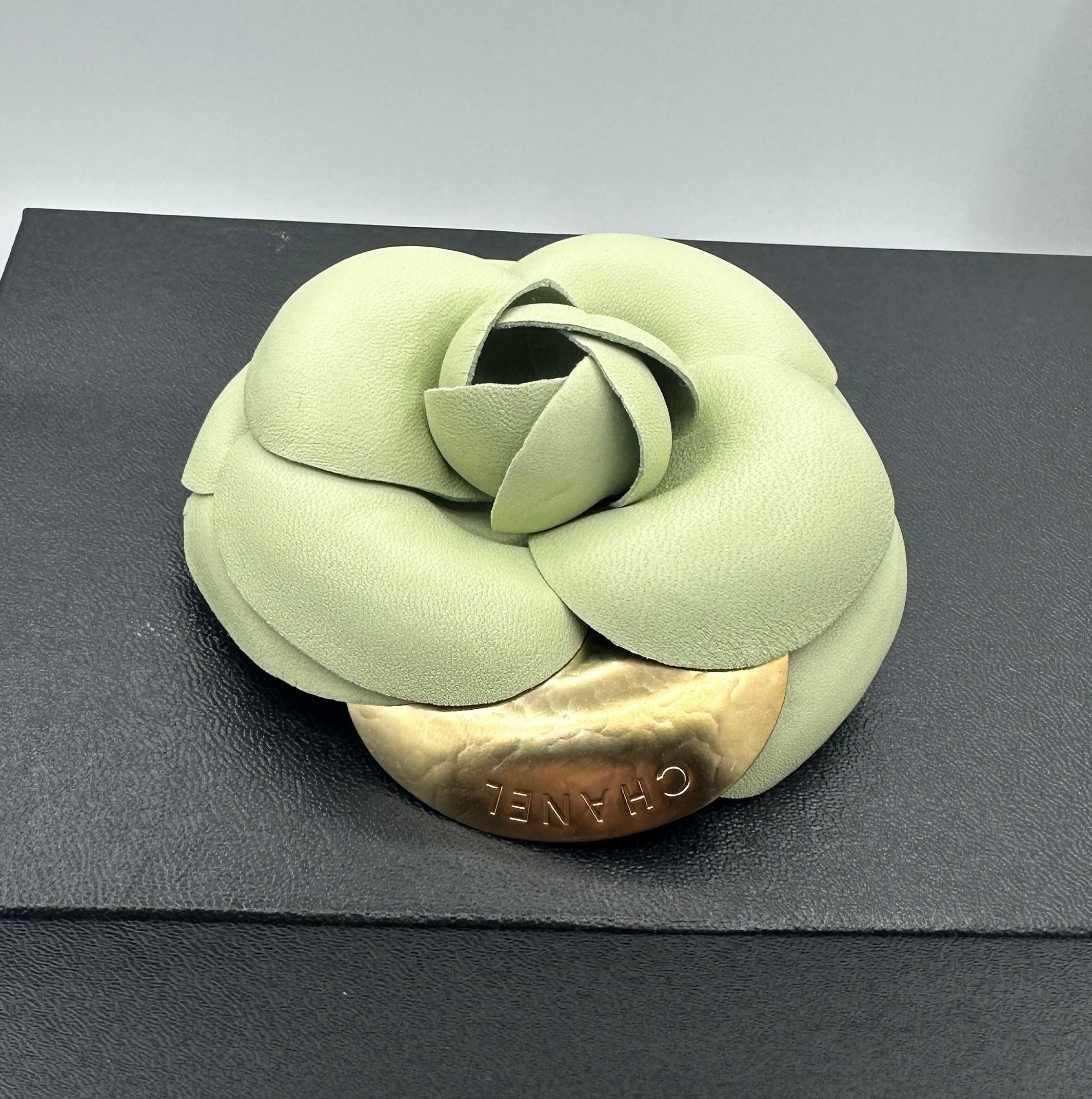 Vintage Chanel Camellia Flower Leather Brooch Seafoam Green Made In France In Excellent Condition For Sale In New York, NY