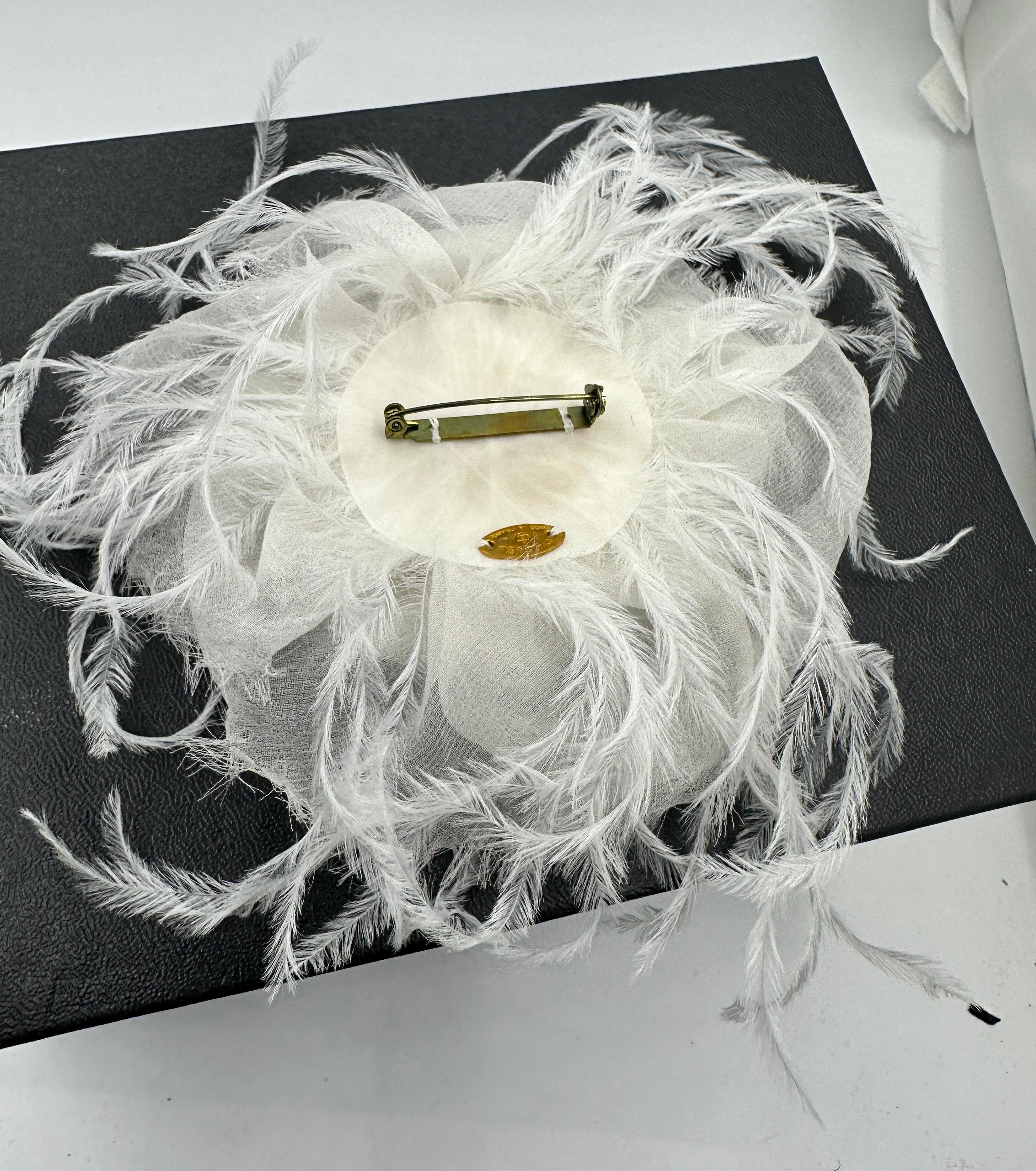 Vintage Chanel Camellia White Silk Crepe and Feathers Brooch Made In France In Good Condition For Sale In New York, NY