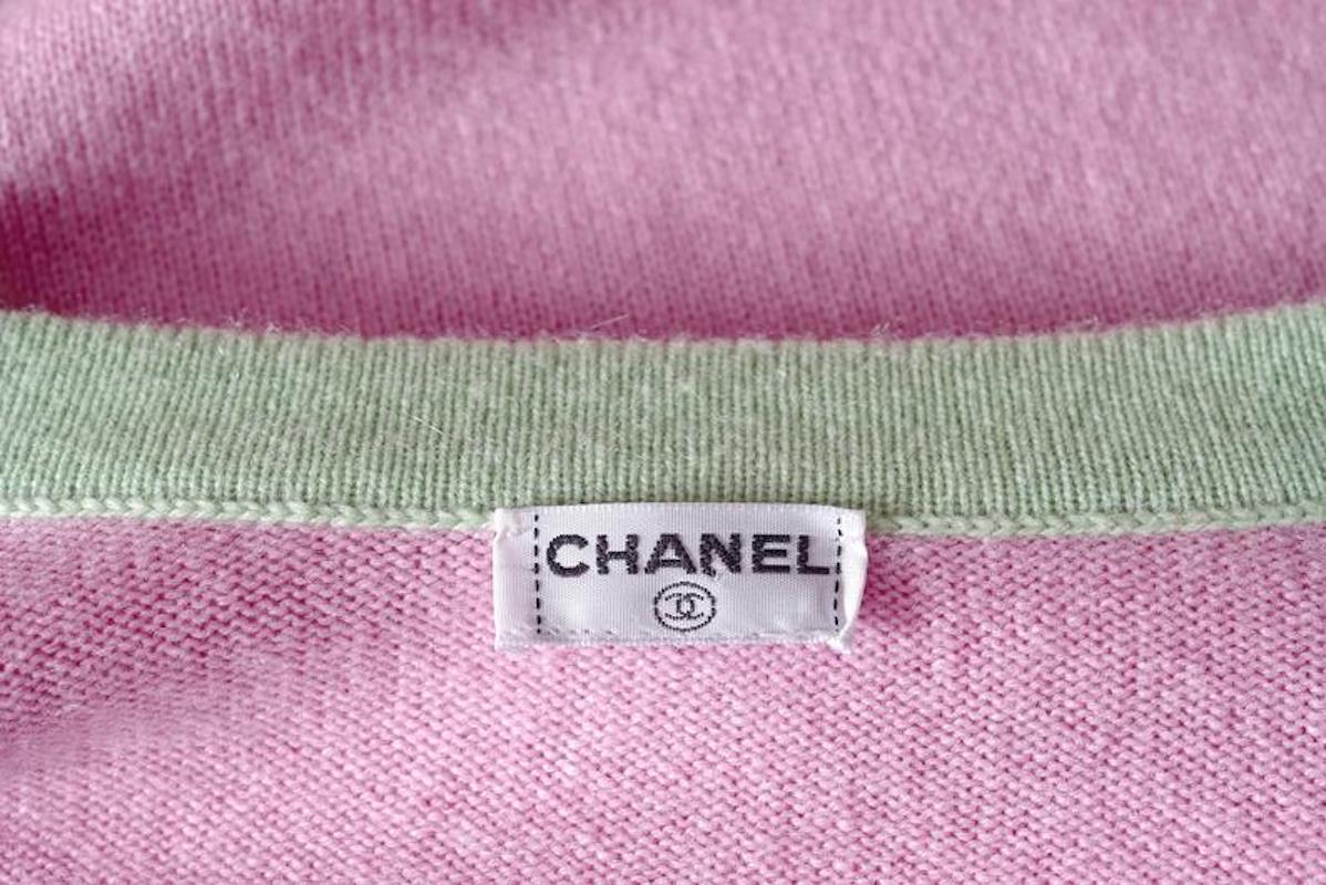 Women's Vintage CHANEL Cashmere Knit Pink Melon Green Trim CC Logo Button Cardigan