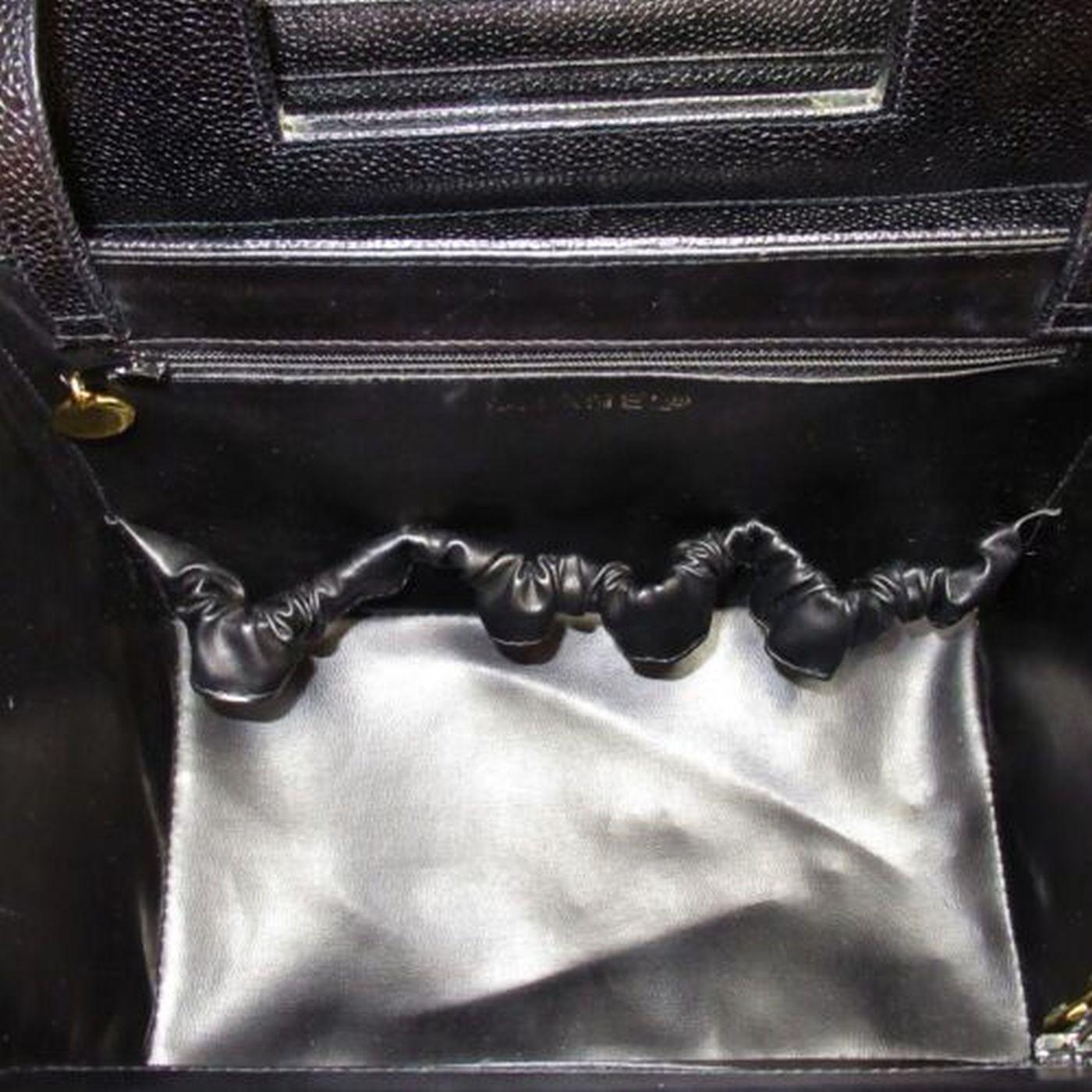 Vintage Chanel Caviar Double Side CC Hand bAg Vanity For Sale 7