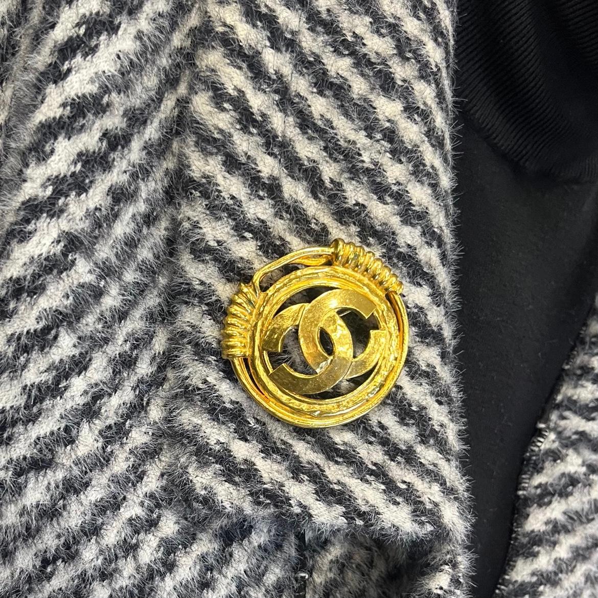Women's Vintage CHANEL CC Brooch For Sale