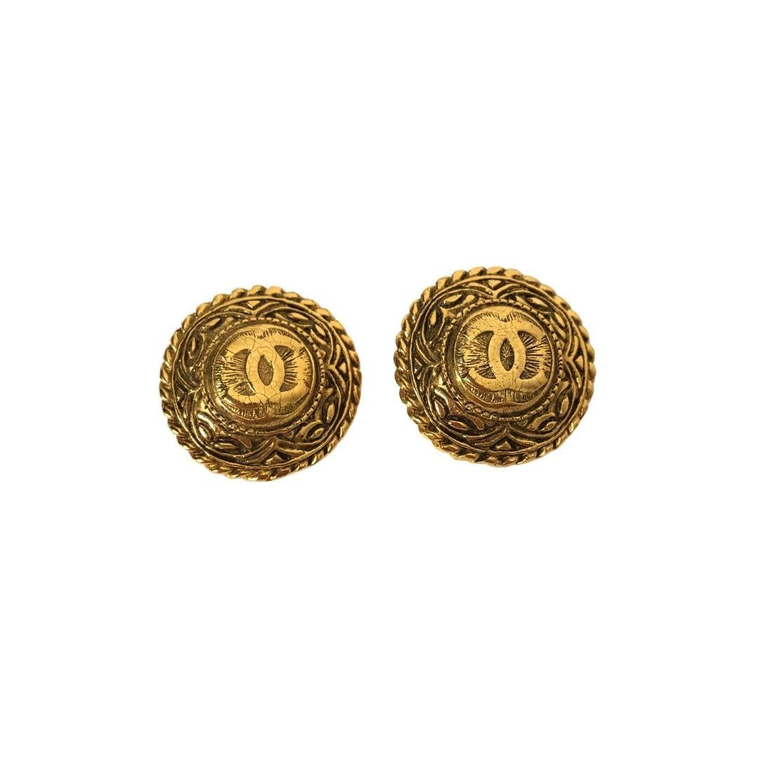 1980's vintage CHANEL gold toned clip on earrings featuring iconic CC centre.

