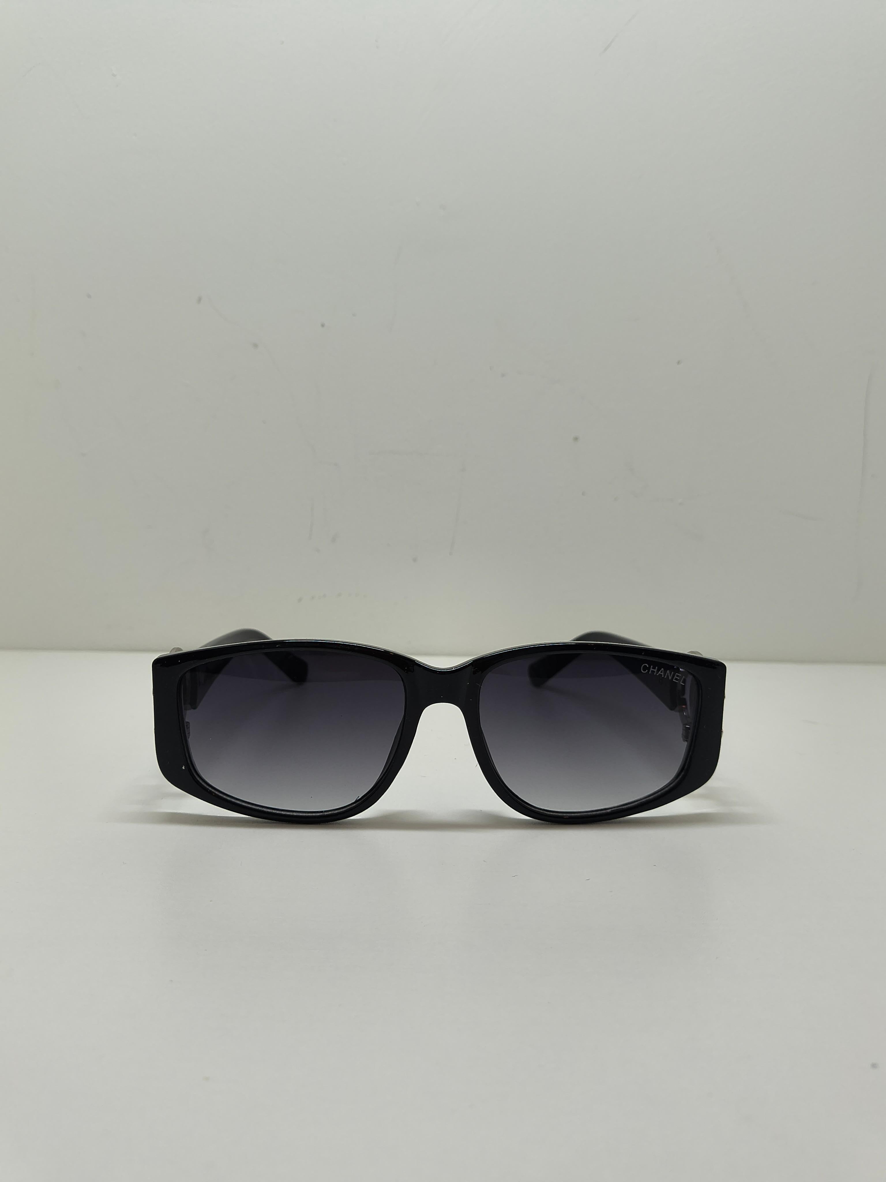 Vintage Chanel CC Interlocking schwarz große Seite Logo graue Linse Sonnenbrillen (Schwarz) im Angebot