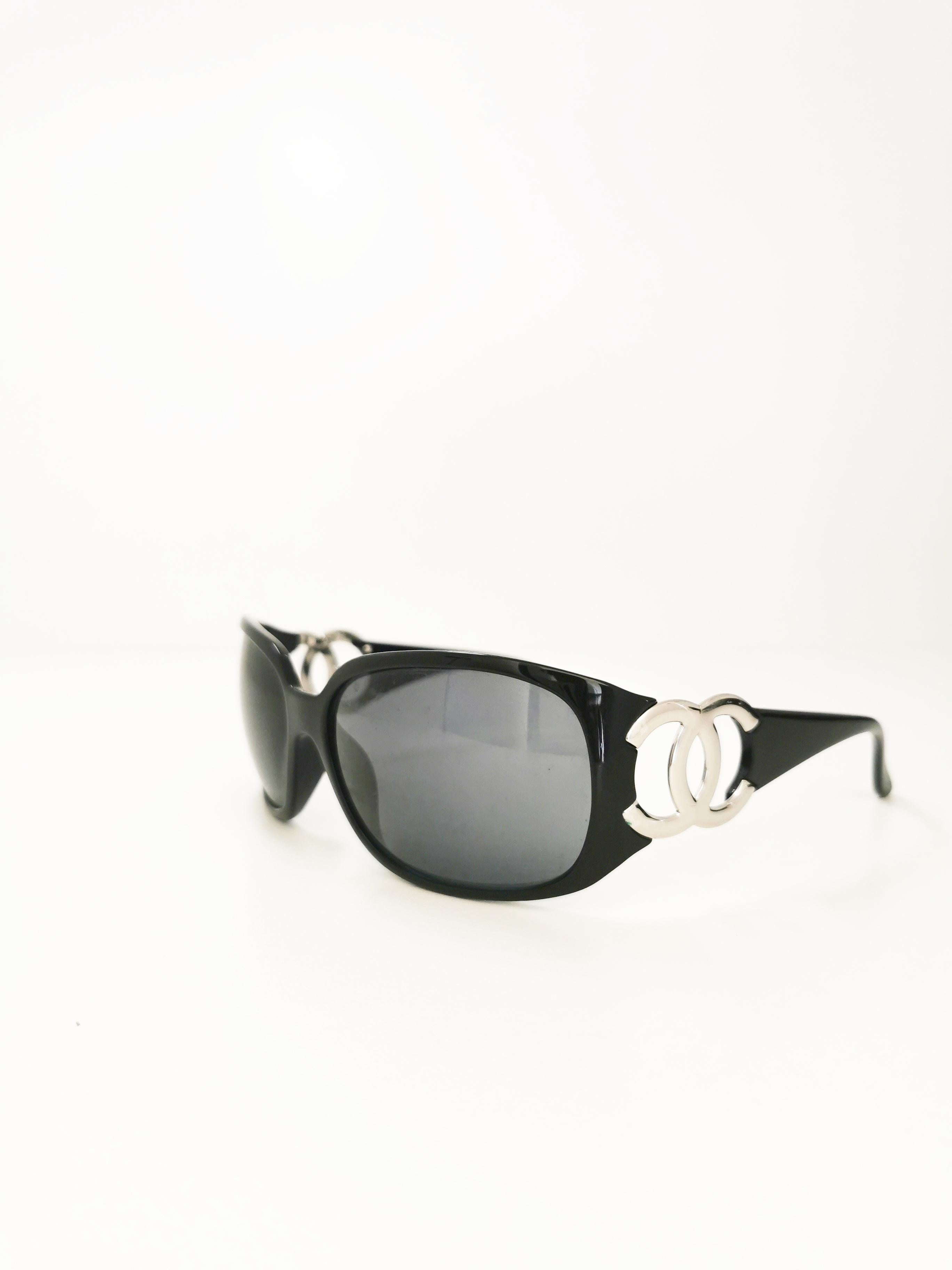 Vintage Chanel CC Interlocking Black Large Side Logo Grey Lens Sunglasses 3