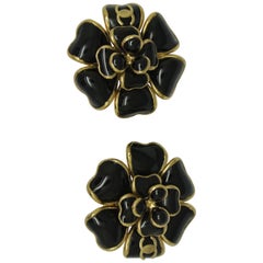 Vintage Chanel CC logo black poured Glass gripoix camelia flower Earrings