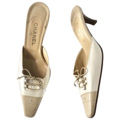 Vintage Chanel CC Logo Bow Cream Tan Pointed Toe Cap Toe Mules Pumps 39.5