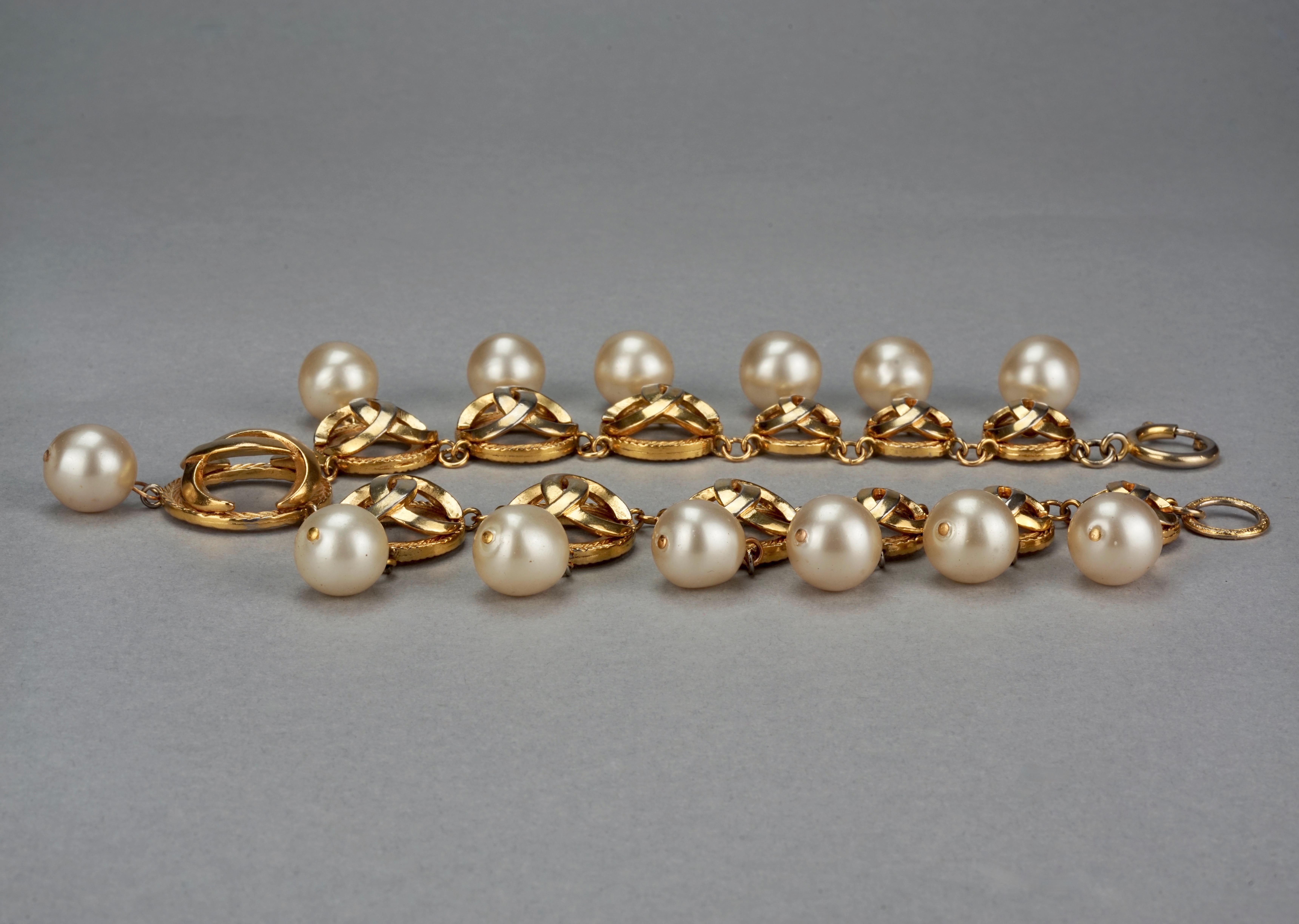 Vintage CHANEL CC Logo Links Pearl Charms Necklace For Sale 1