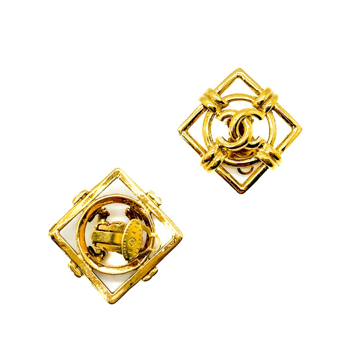 Vintage Chanel CC Logo Nautisch Inspirierte Ohrringe 1990 im Zustand „Gut“ im Angebot in Wilmslow, GB