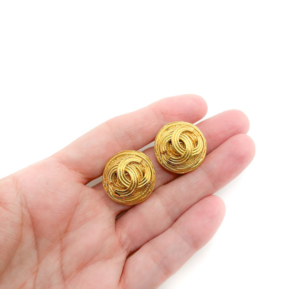 Vintage Chanel CC Logo Nest Earrings 1994 In Good Condition For Sale In Wilmslow, GB
