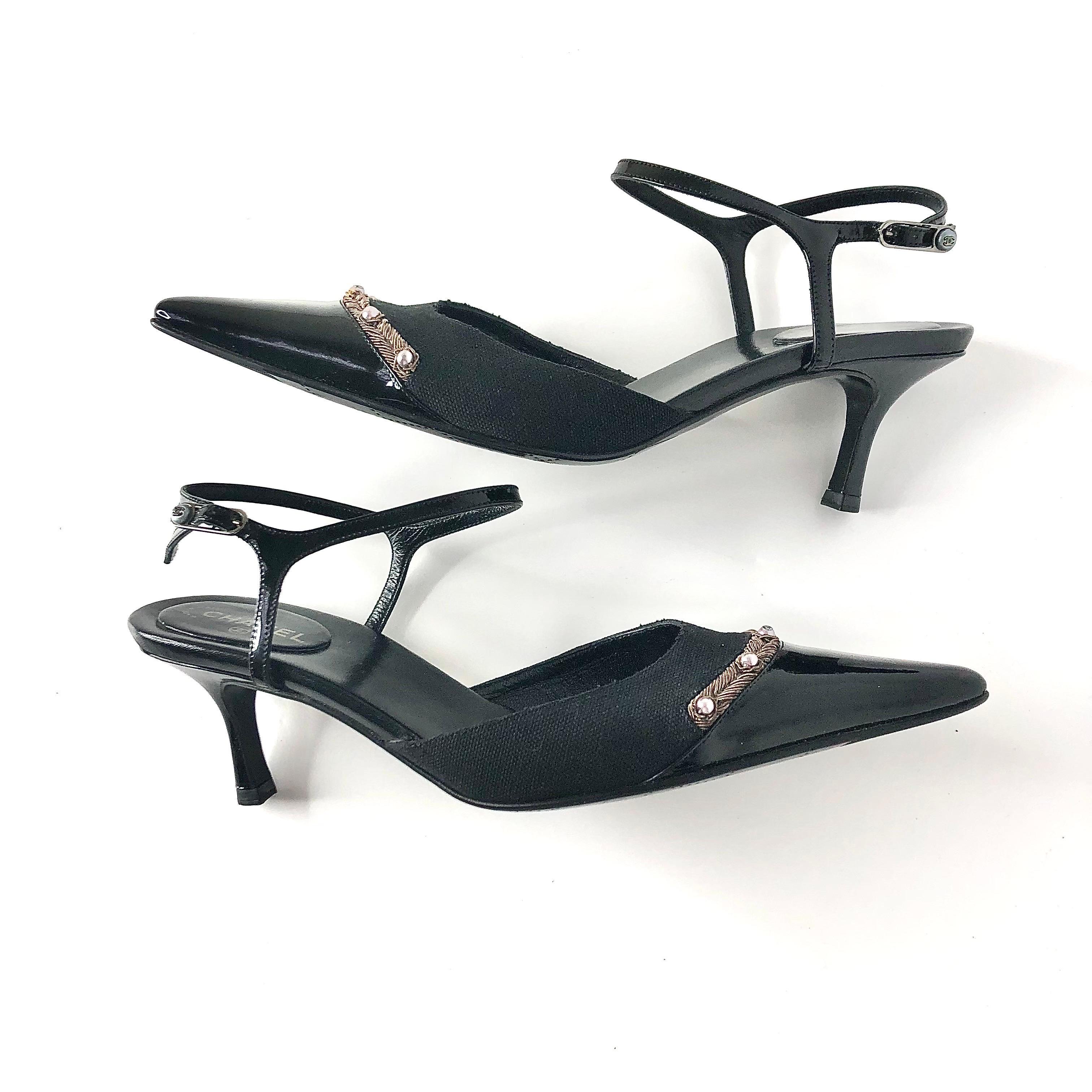 Vintage Chanel CC Logo Patent Kappe Zehe spitze Zehe Schwarz Pumps 37 Damen im Angebot