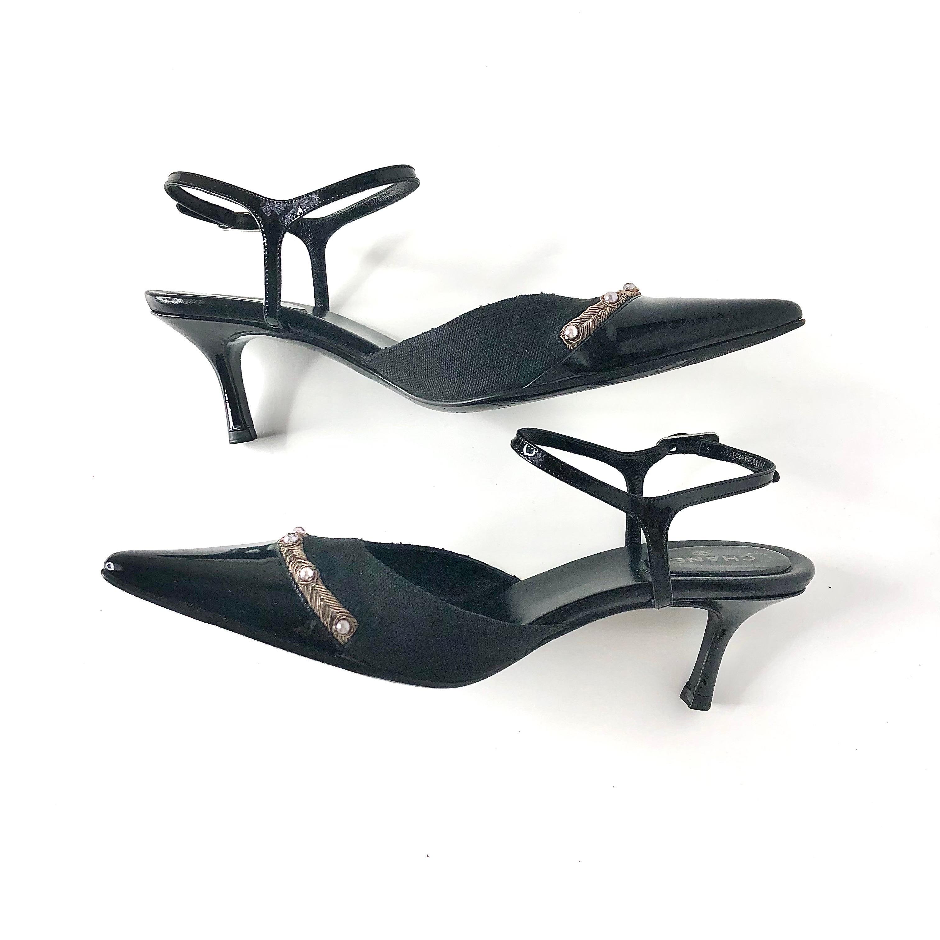 Vintage Chanel CC Logo Patent Kappe Zehe spitze Zehe Schwarz Pumps 37 im Angebot 2