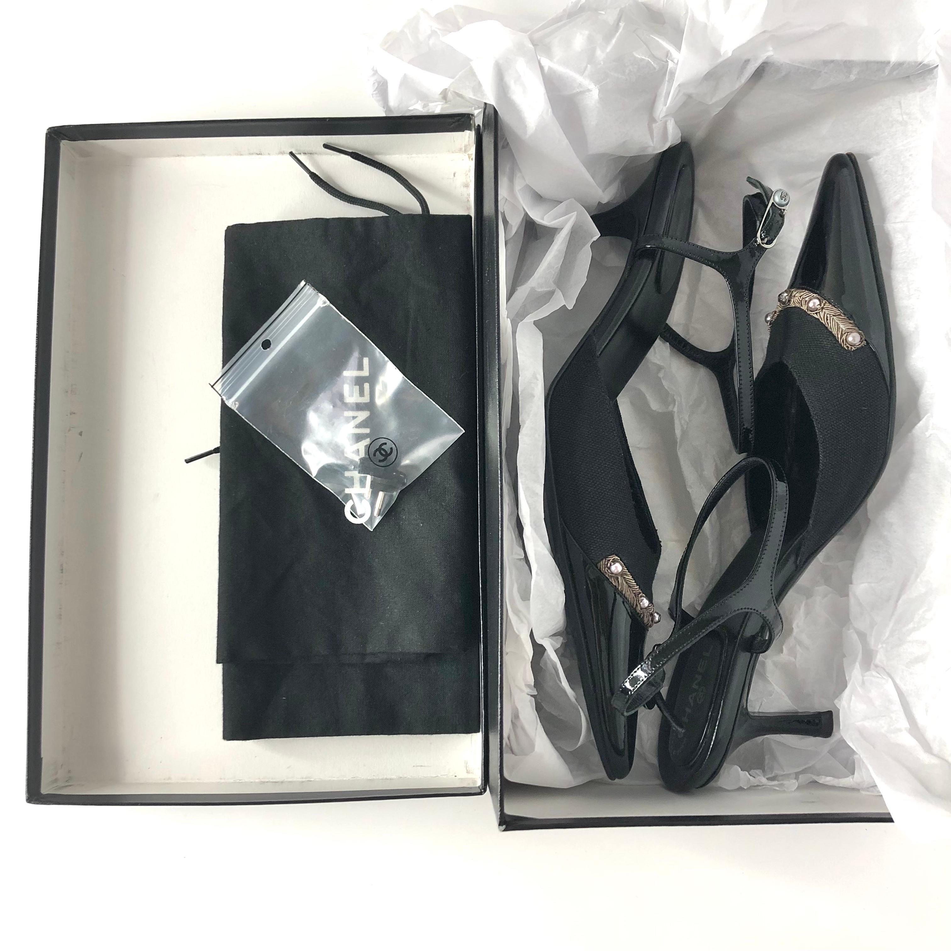 Vintage Chanel CC Logo Patent Kappe Zehe spitze Zehe Schwarz Pumps 37 im Angebot 5