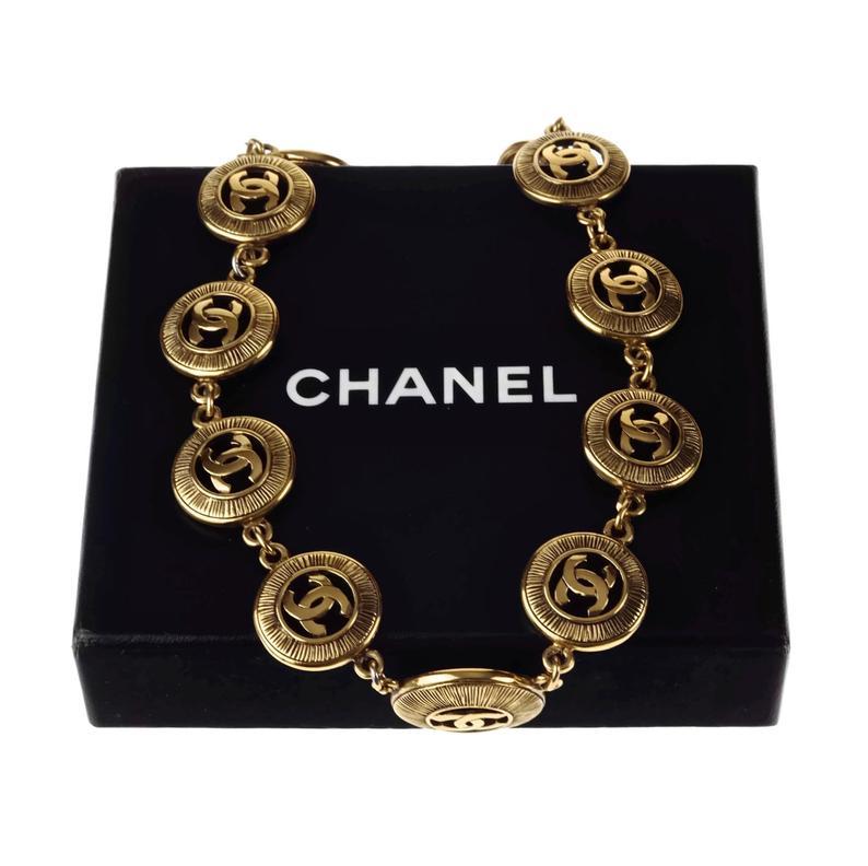 Vintage CHANEL CC Logo Sunburst Openwork Medallion Charm Necklace

Measurements:
Height: 1.18 inches (3 cm)
Wearable Length: 18.50 inches to 19.68 inches (47 cm to 50 cm)

As seen on Kendall Jenner.

Features:
- 100% Authentic CHANEL.
- 11 Chanel CC