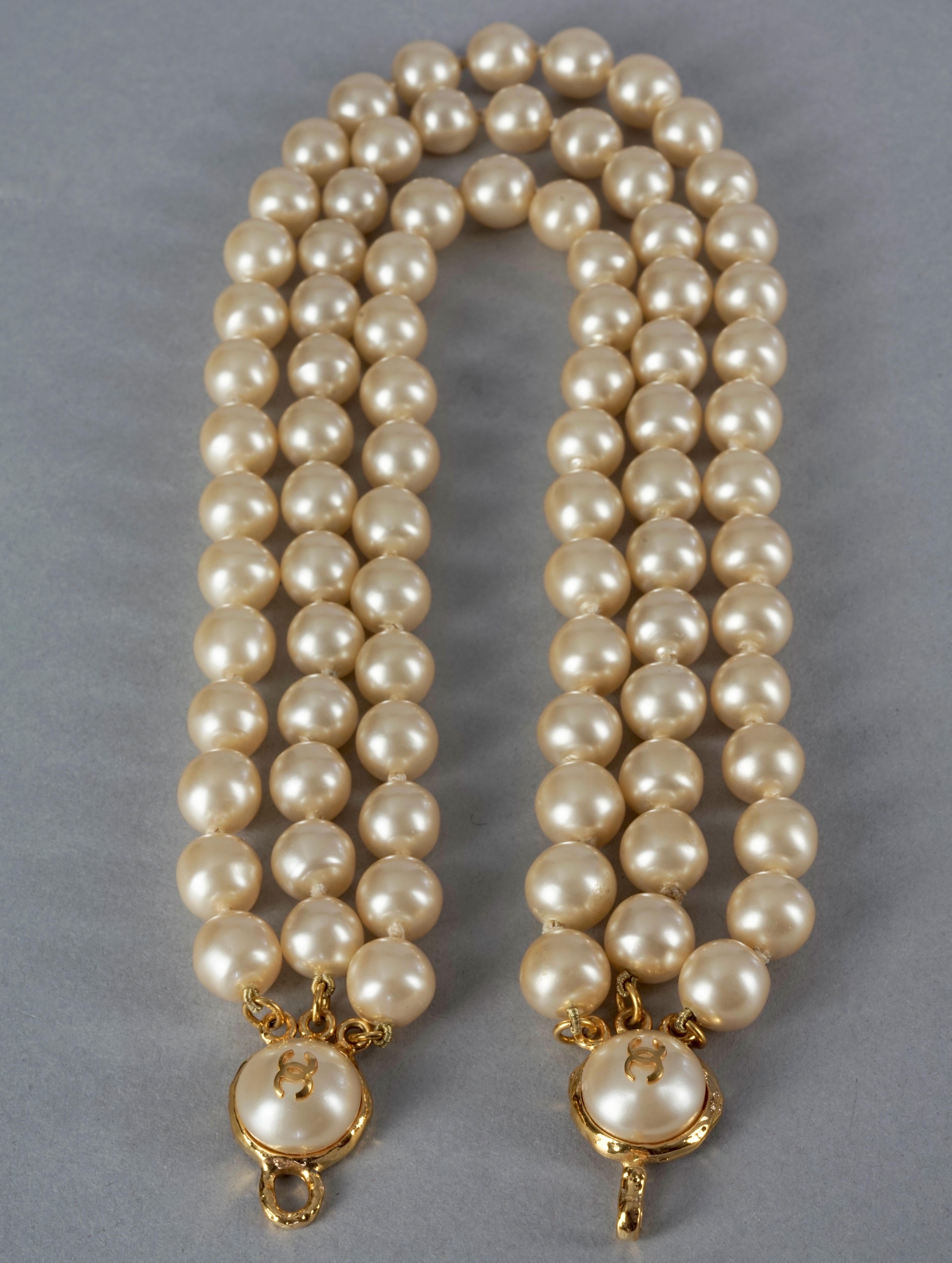 Vintage CHANEL CC Logo Triple Strand Pearl Necklace For Sale 1