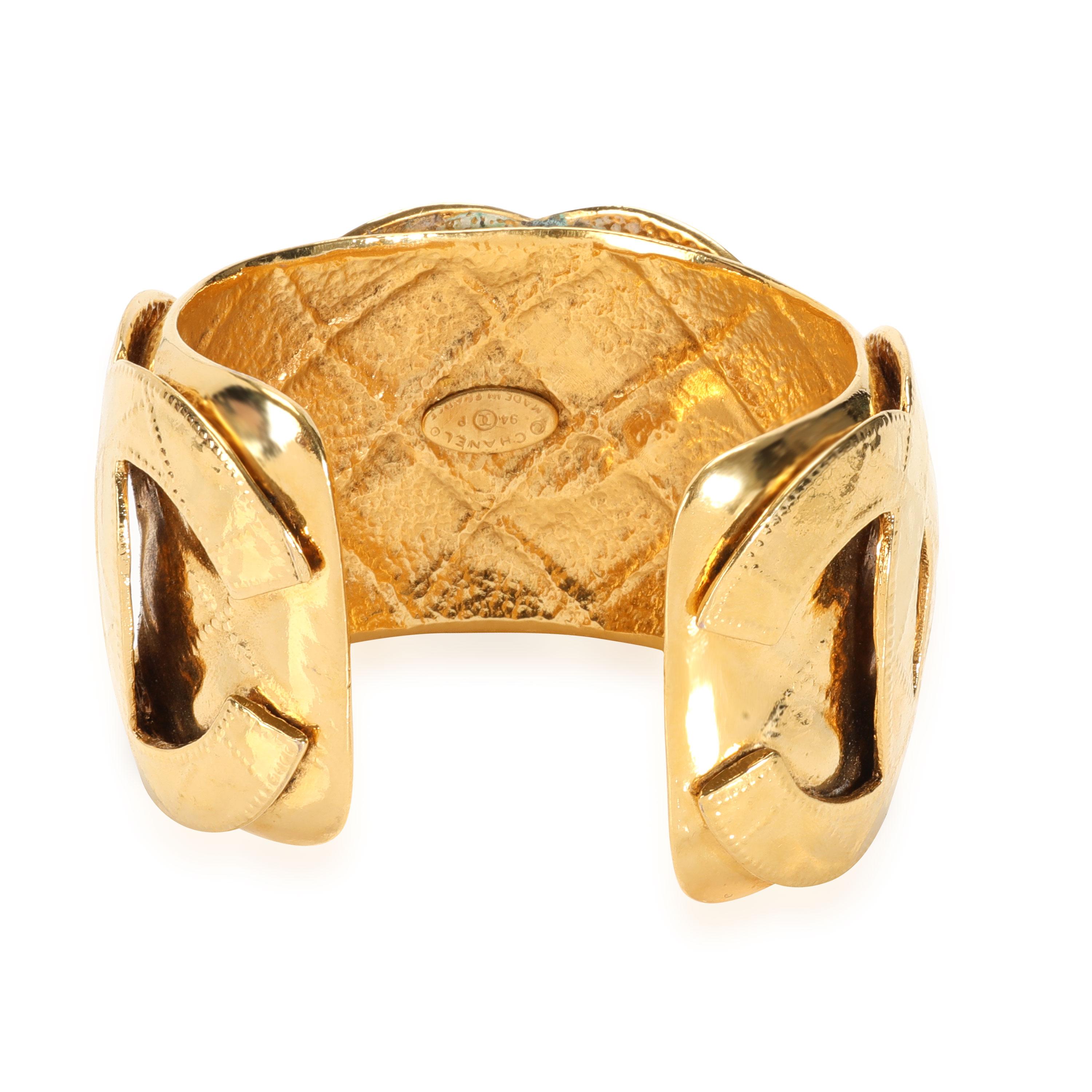 
Vintage Chanel CC Metalesse 1994 Frühjahrskollektion Gold plattiert Manschette

PRIMÄRE DETAILS
SKU: 112567
Auflistung Titel: Vintage Chanel CC Metalesse 1994 Frühjahrskollektion Vergoldete Manschette
Beschreibung des Zustands: In ausgezeichnetem