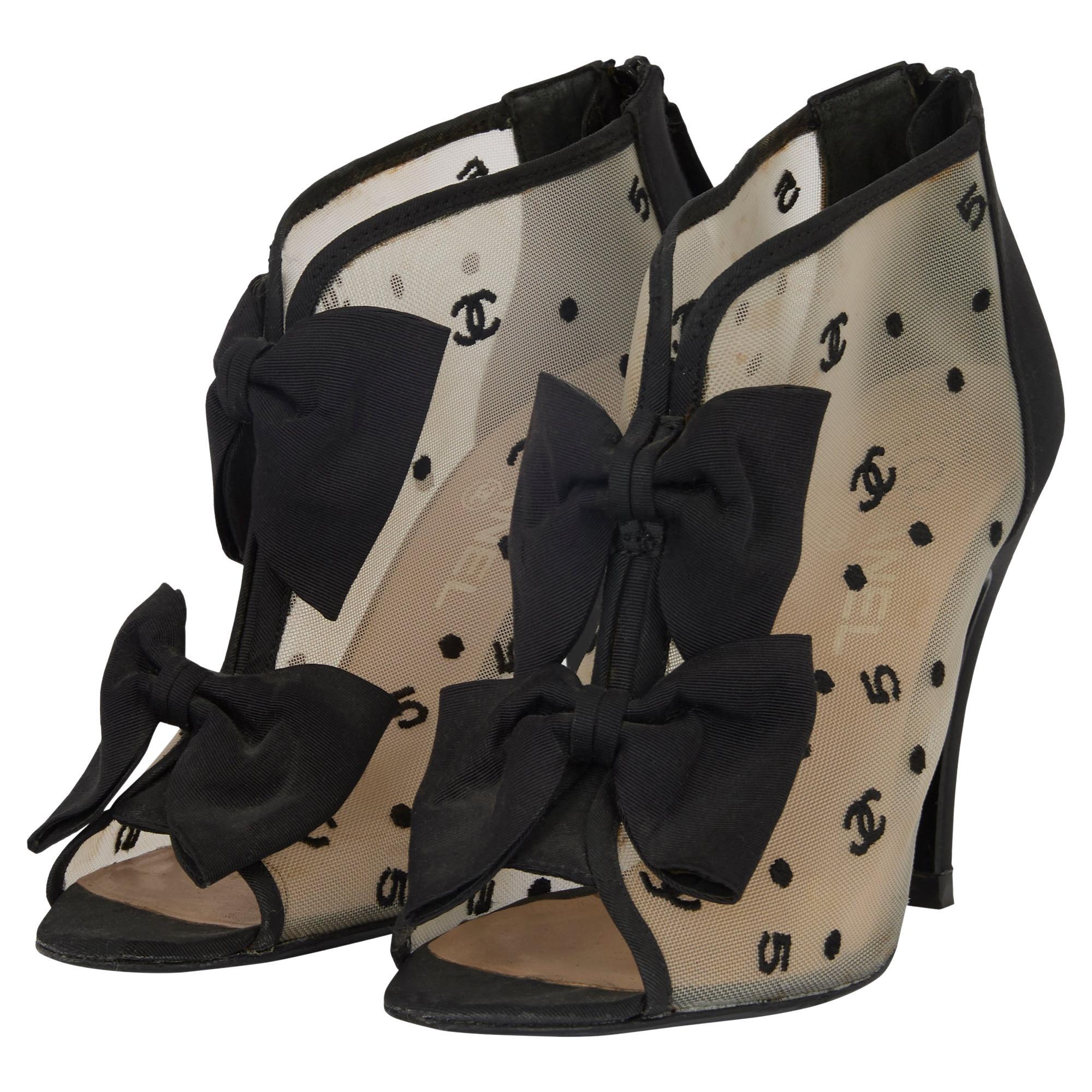 Vintage Chanel "CC" S/S 2009 Bowtie Booties en vente