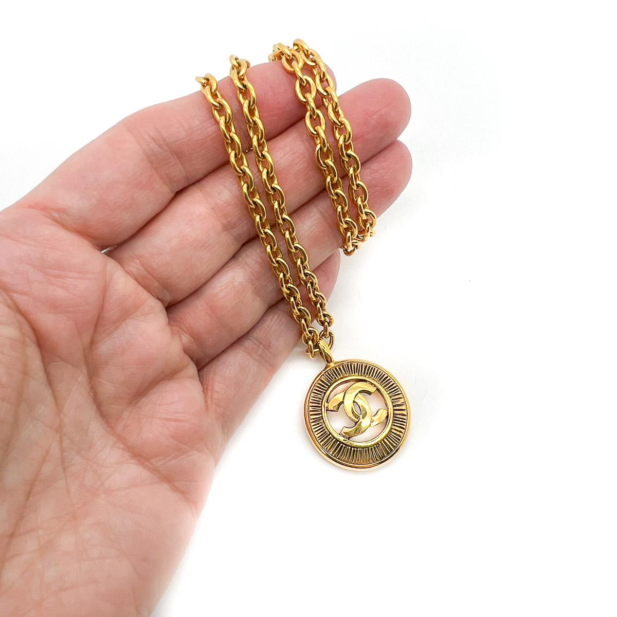 Collana vintage Chanel CC Sunburst anni '80 in vendita 3