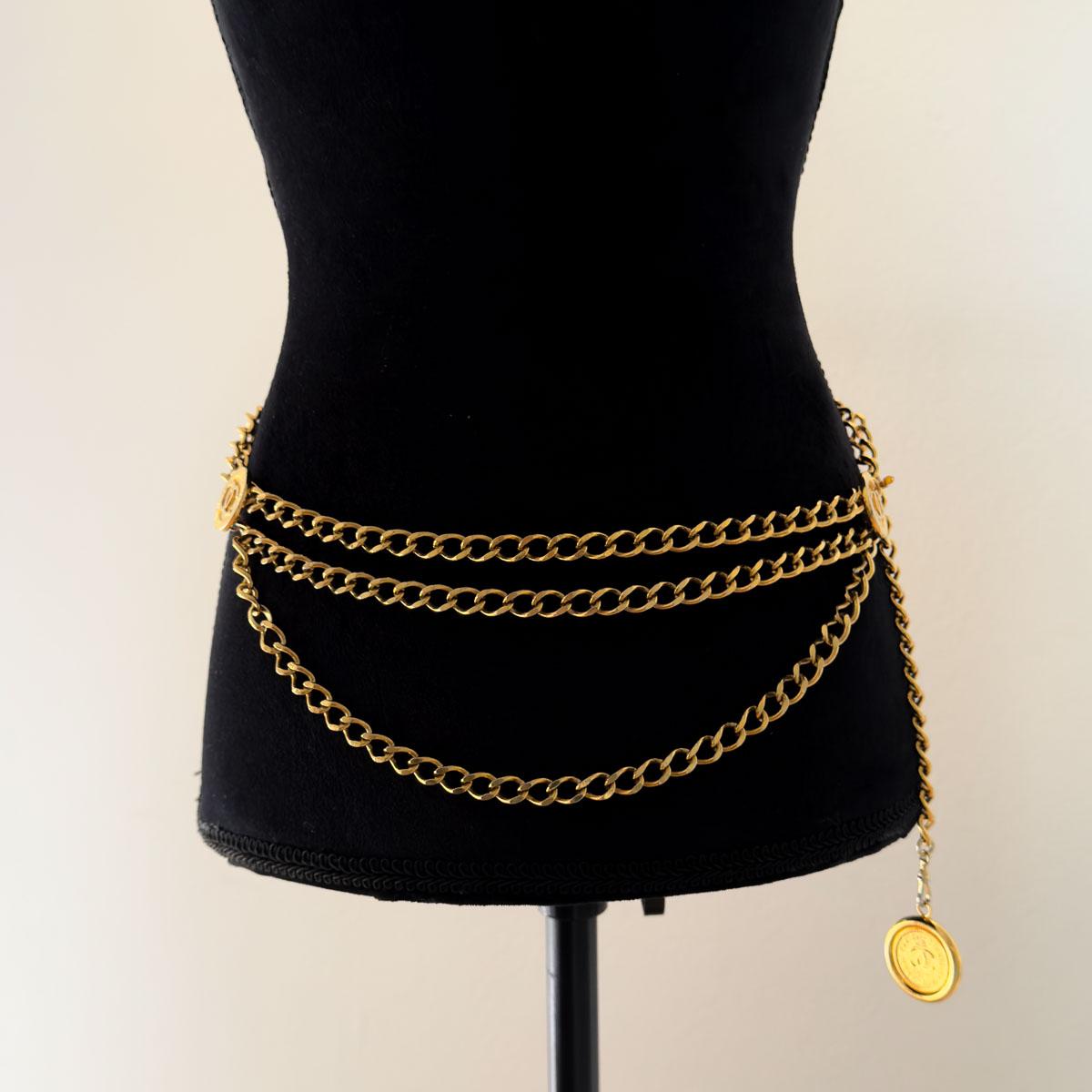 Vintage Chanel Kette Logo Charme Gürtel 1984 im Zustand „Gut“ im Angebot in Wilmslow, GB