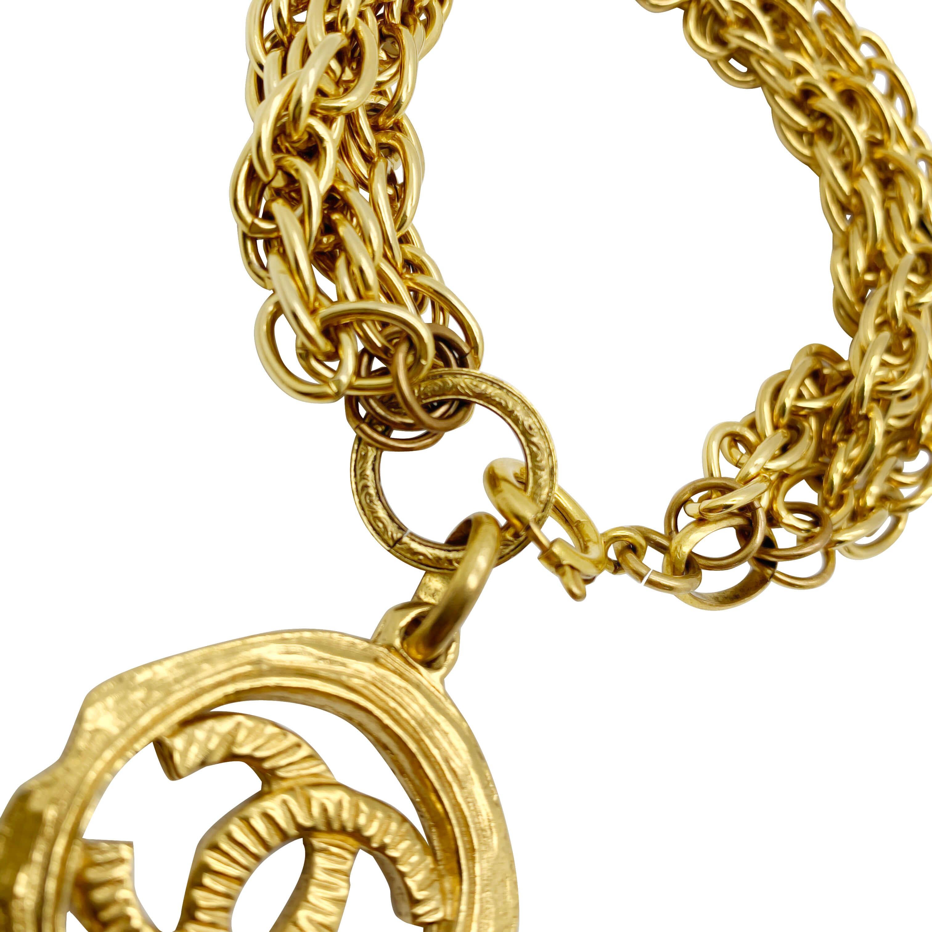 Bracelet Vintage Chanel Chaîne Logo Charm par Karl Lagerfeld for Chanel 1980 Pour femmes en vente
