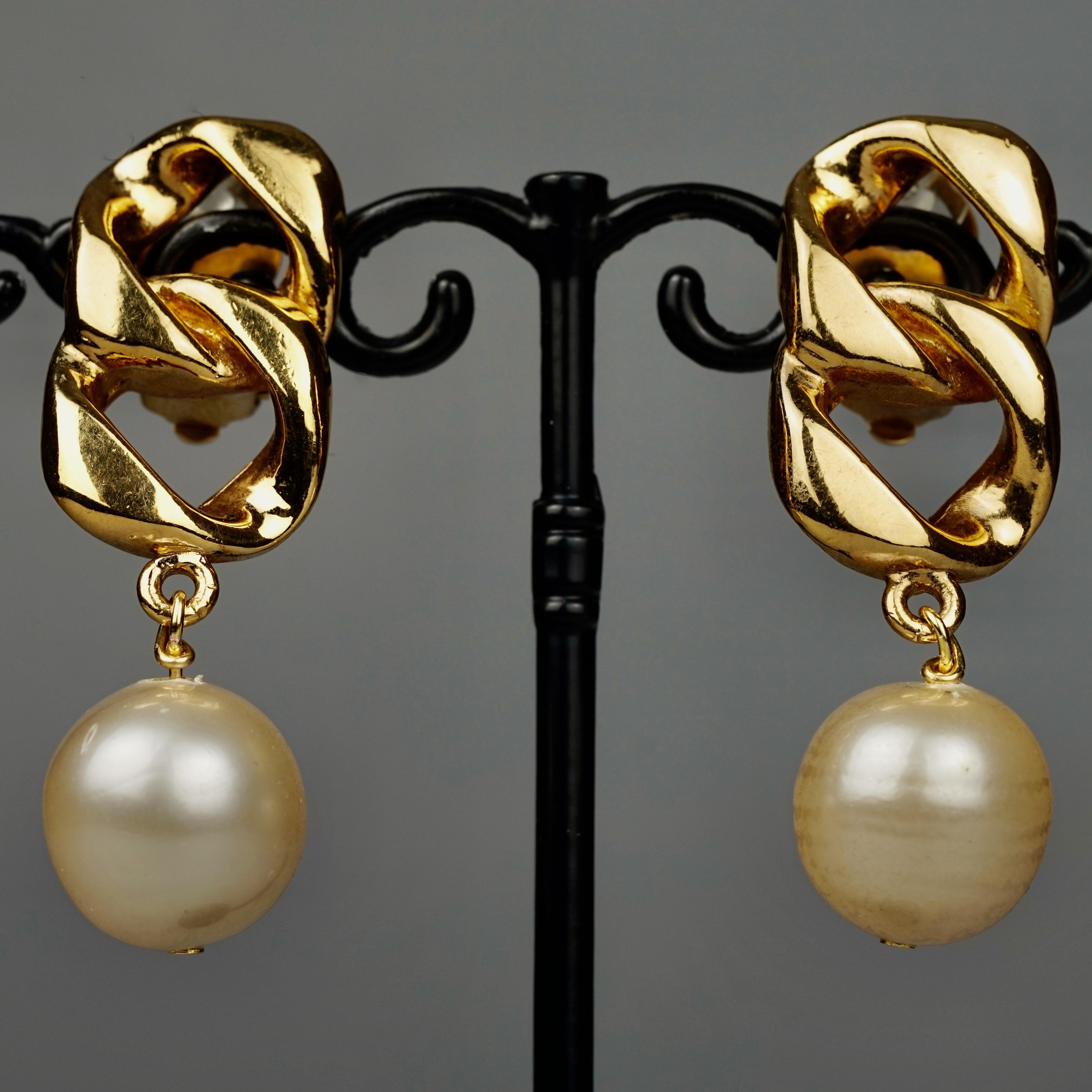 Vintage CHANEL Chain Pearl Dangling Earrings In Good Condition In Kingersheim, Alsace