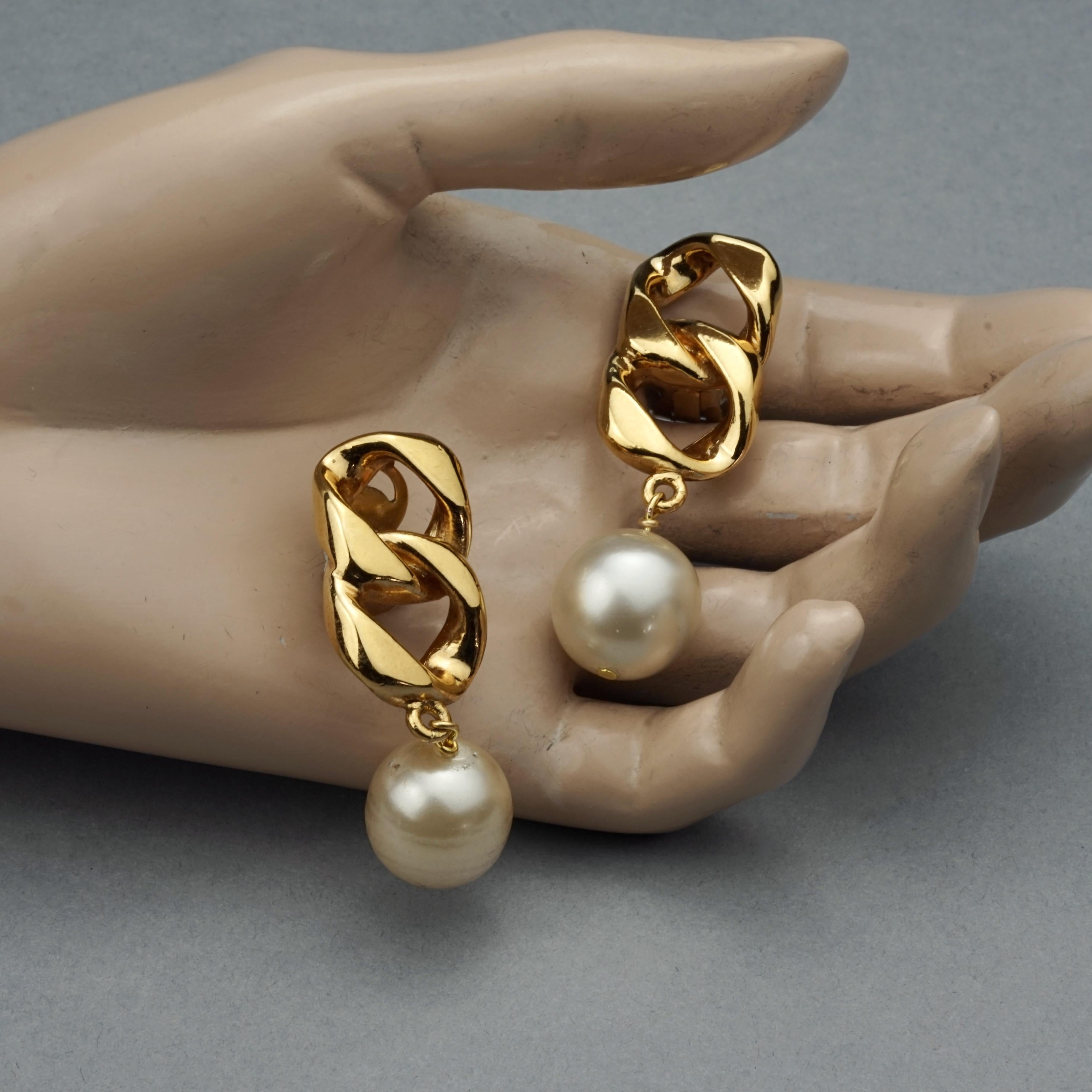 Women's Vintage CHANEL Chain Pearl Dangling Earrings