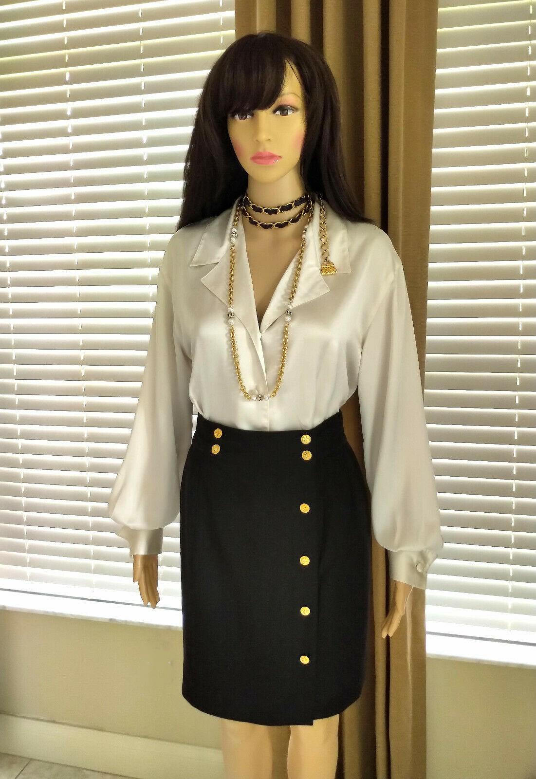 Vintage Chanel Classic 1980's Black (8) 18K Gold Plate Buttons Skirt FR 38/ US 6 In Good Condition In Ormond Beach, FL