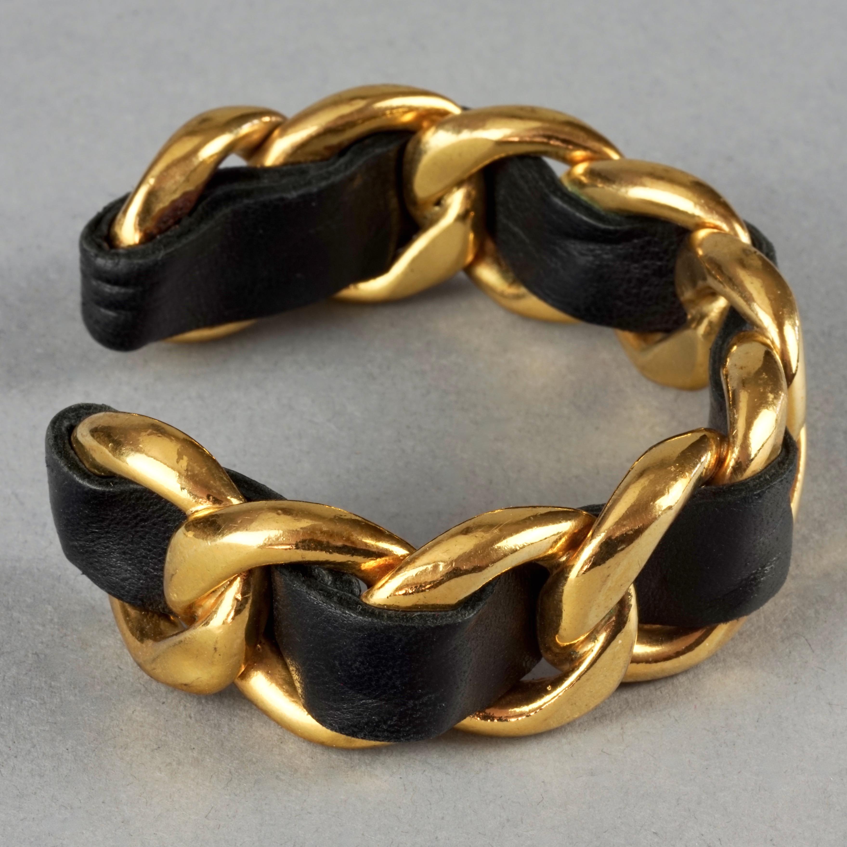 Women's Vintage CHANEL Classic Gold Chain and Leather Bangle Bracelet For Sale