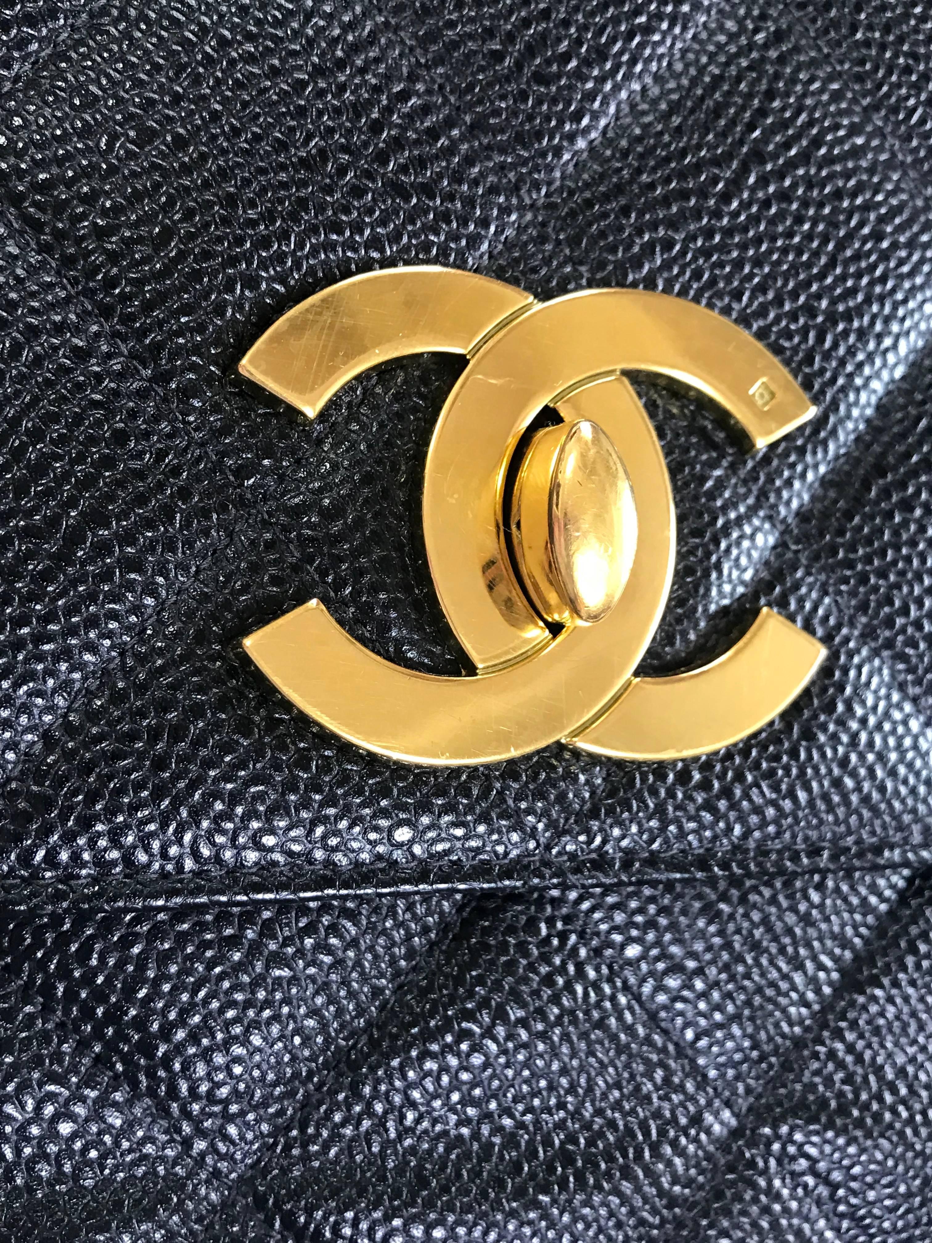 Vintage Chanel classic large black caviar leather 2.55 square chain shoulder bag For Sale 1