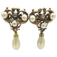 Vintage Chanel clip-on earring 2 snakes and faux pearl, gild metal sign, 1983's
