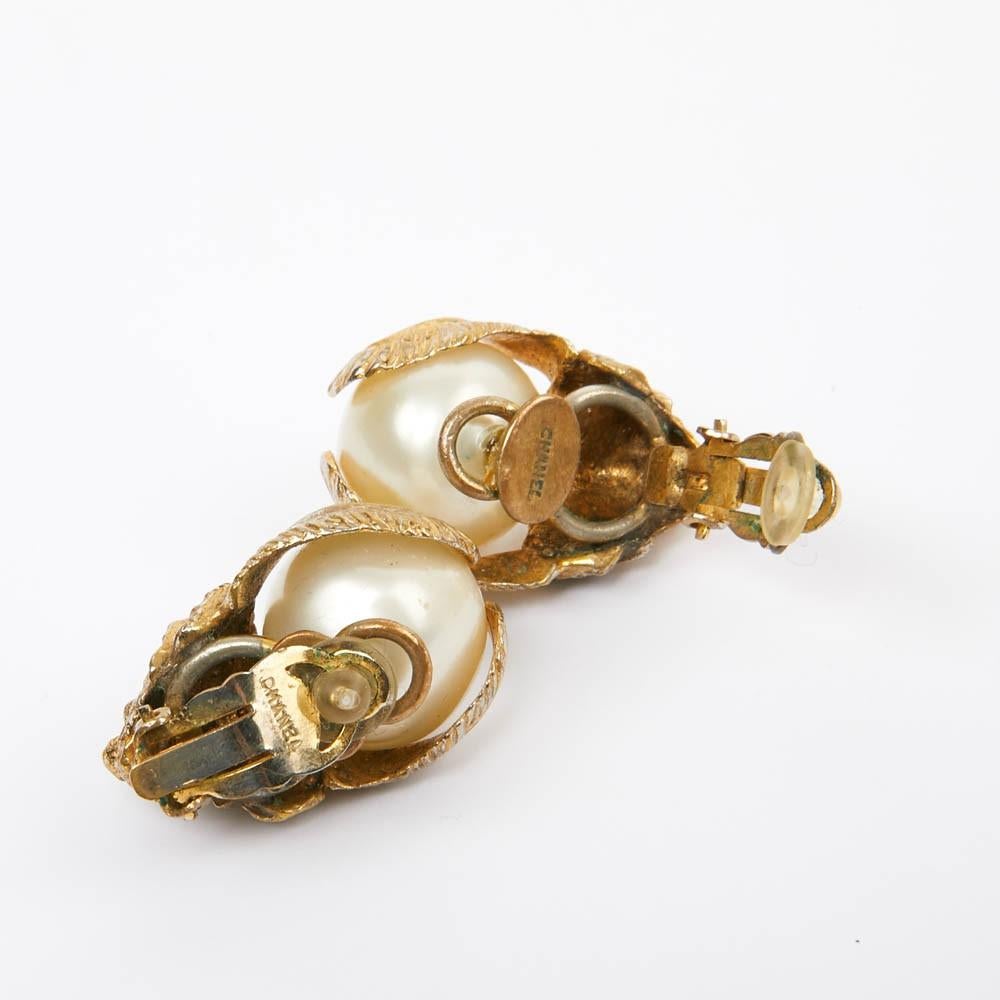 Vintage Chanel Clip On Earrings Gold Tone Lion Head and Molten Glass 3