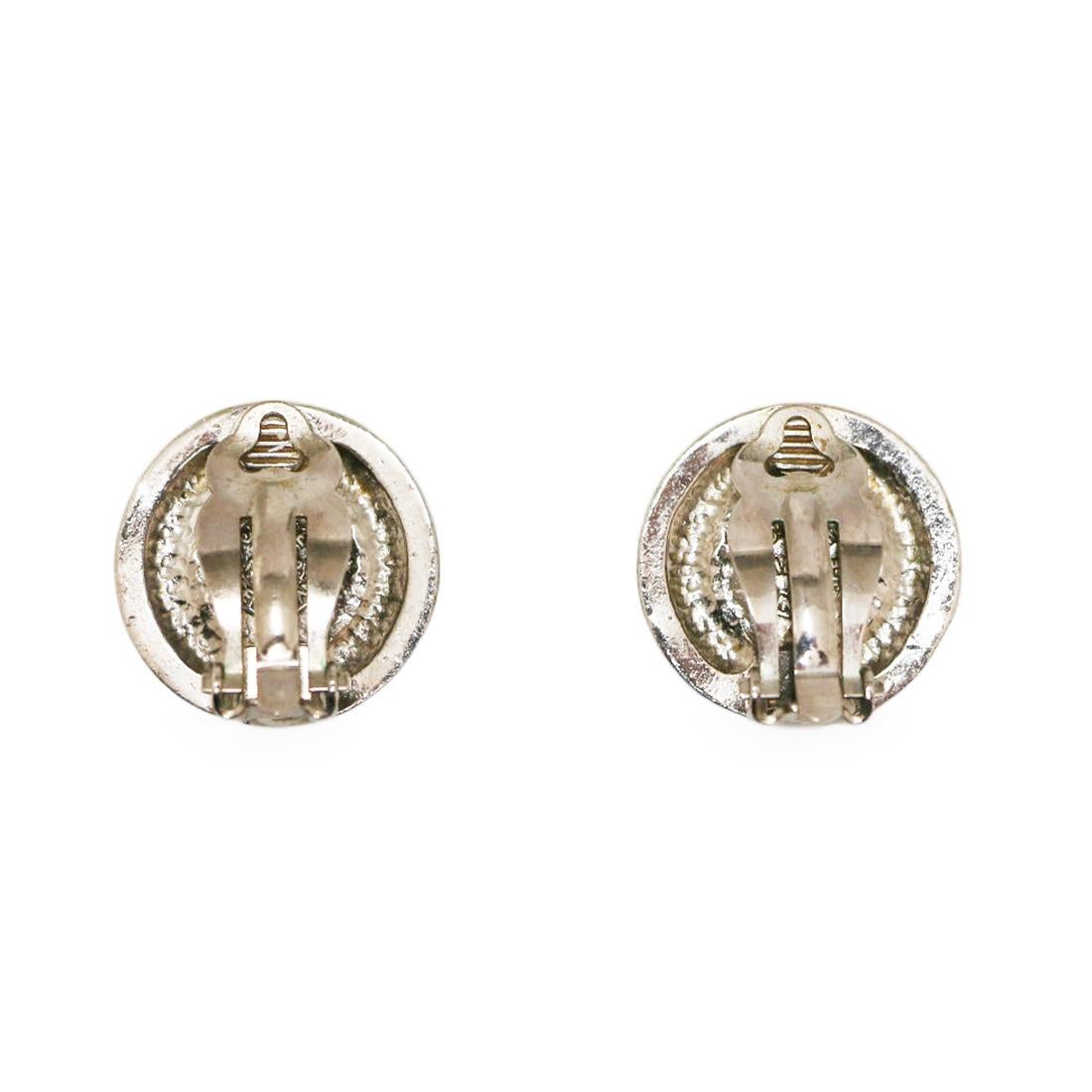 Wonderful vintage clip-on earrings from Celine

Condition: excellent
Made in France
Materials: metal, pearls, pale yellow crystals
Colors: black, silver
Dimensions: diameter 2 cm
Hardware: silver metal
Stamp: yes
No missing crystal, black pearl,
