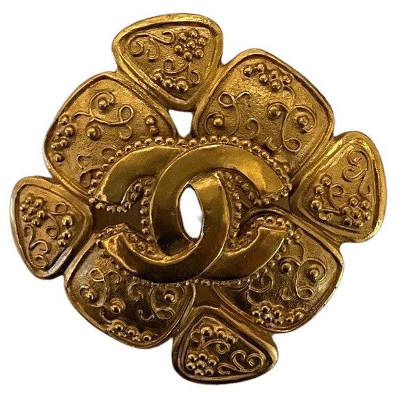 Vintage Chanel Clover Motif Gold-Plated Brooch Pin For Sale