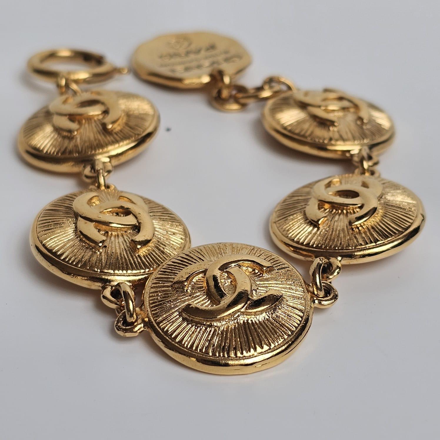 da uomo o donna Bracciale vintage con monete d'oro con bottone Coco Chanel in vendita