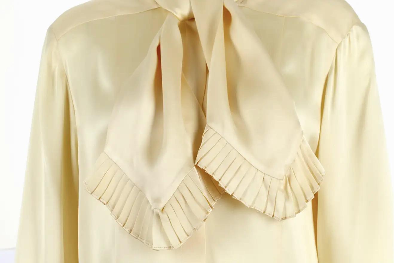 Vintage Chanel Cream Silk Charmeuse Blouse w/Neckties & Pleated Trim In Excellent Condition For Sale In Studio City, CA