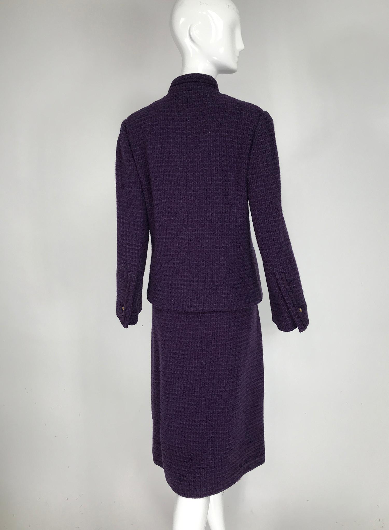 Vintage Chanel Kreationen strukturierte lila Wolle Rock Anzug 1970er im Zustand „Gut“ im Angebot in West Palm Beach, FL