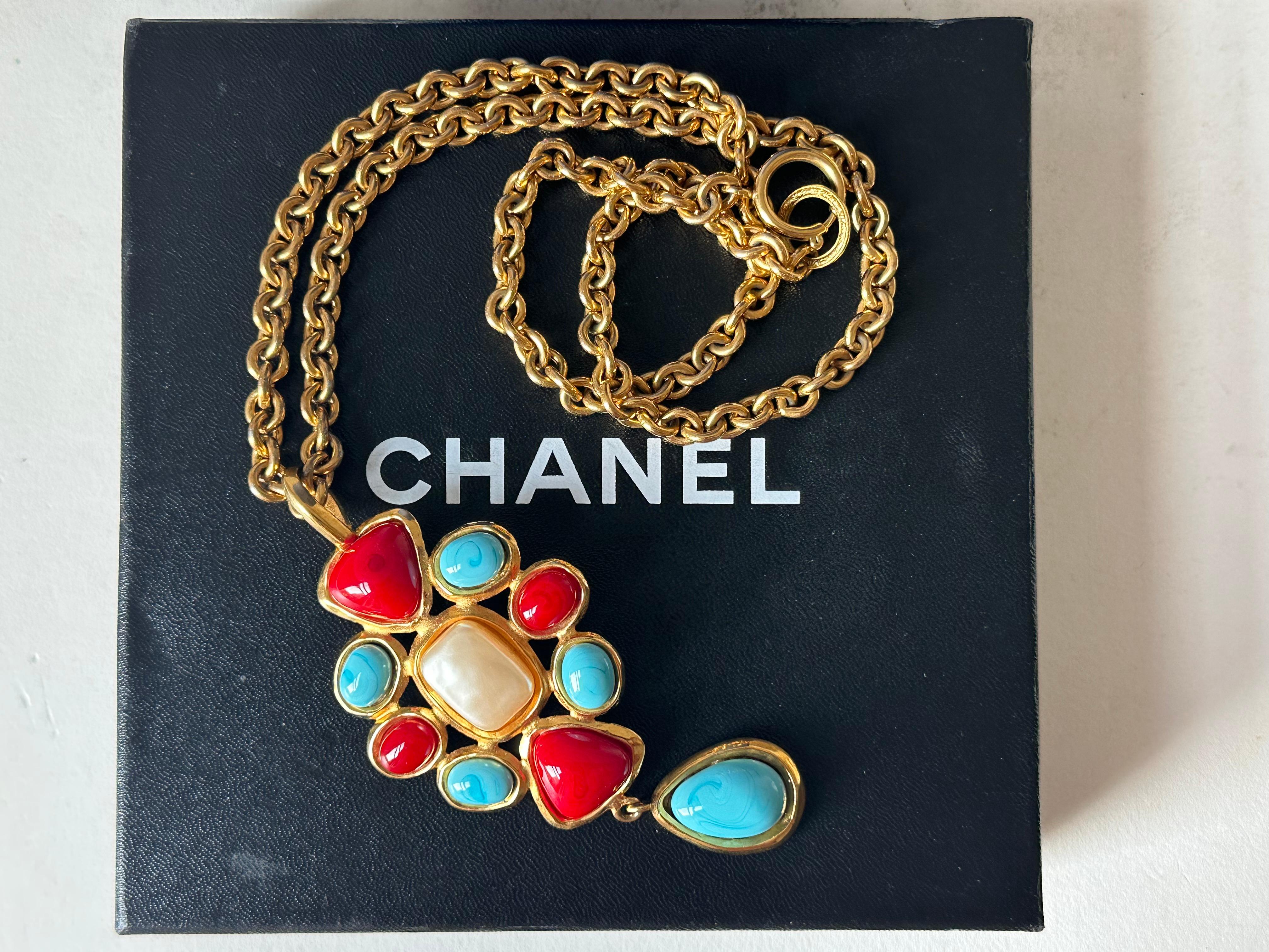 Vintage Chanel Cross in Gold Tone Metal In Good Condition For Sale In North Miami, FL