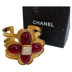 Vintage CHANEL 80’s Haute Couture Cuff with Flower and Faux Pearl