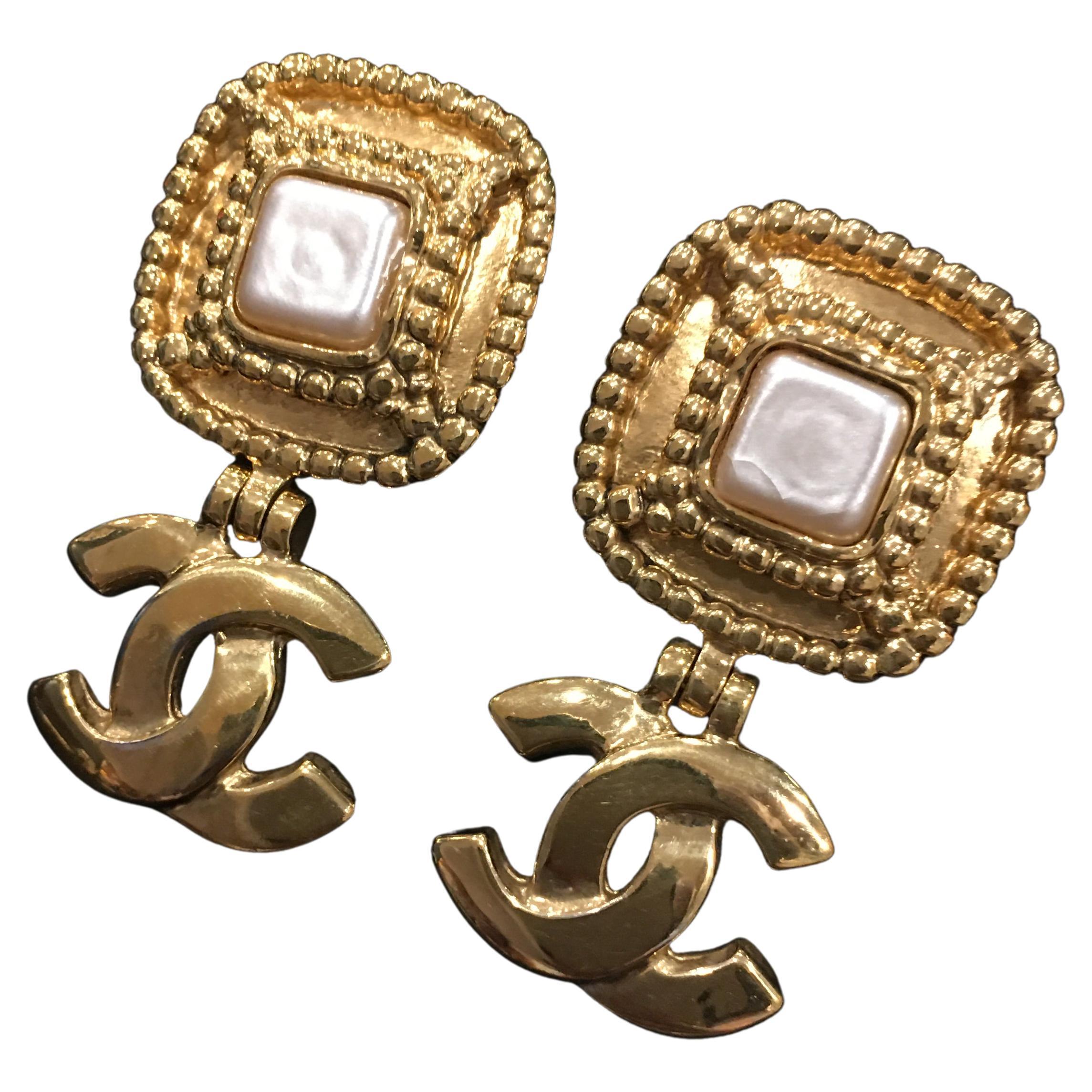 Chanel Pearl Gilt Vintage Metal Square Faux Dangle Clip