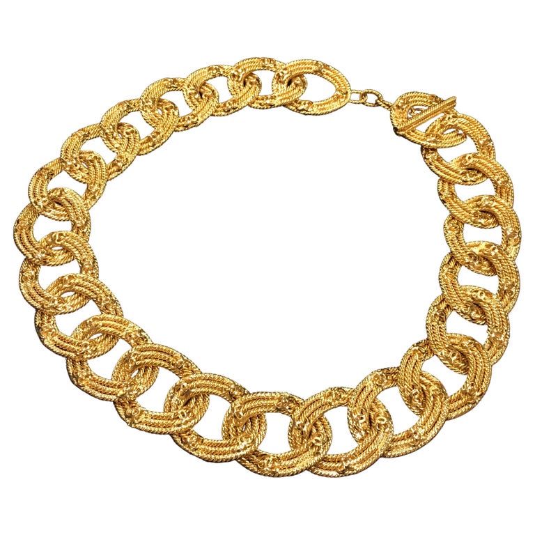 Chanel Gold Tone Gold Plated 31 Rue Cambon Paris Pendants Bracelet