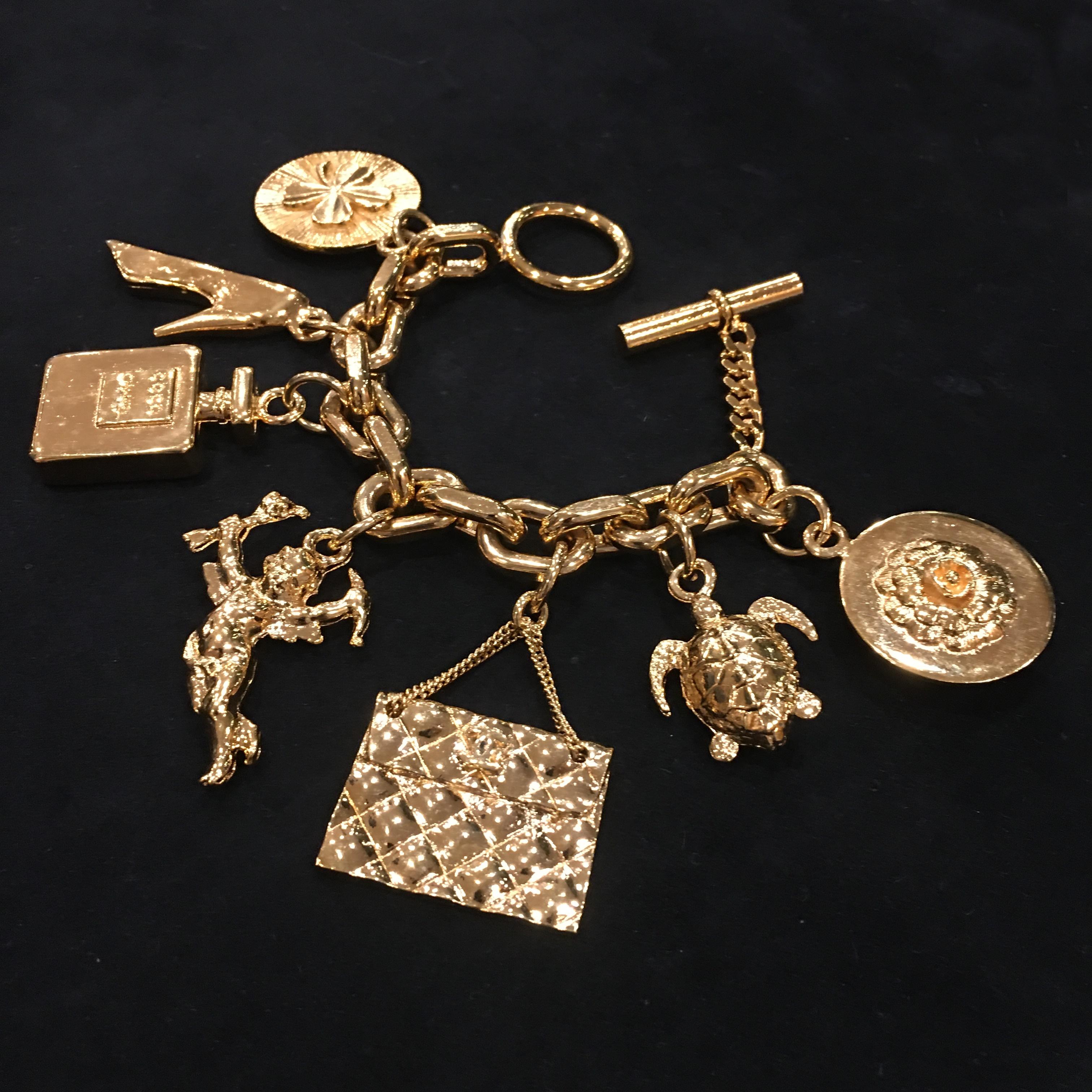Brand: Chanel
Reference: JW324
Length of Bracelet: 20cm
Material: Gilt Metal / Gold Plated
Year: 1970-80’s
Made in France

Please Note: the jewelries are guarantee 100% authentic pre-owned therefore might have signs of tarnish or oxidation , please