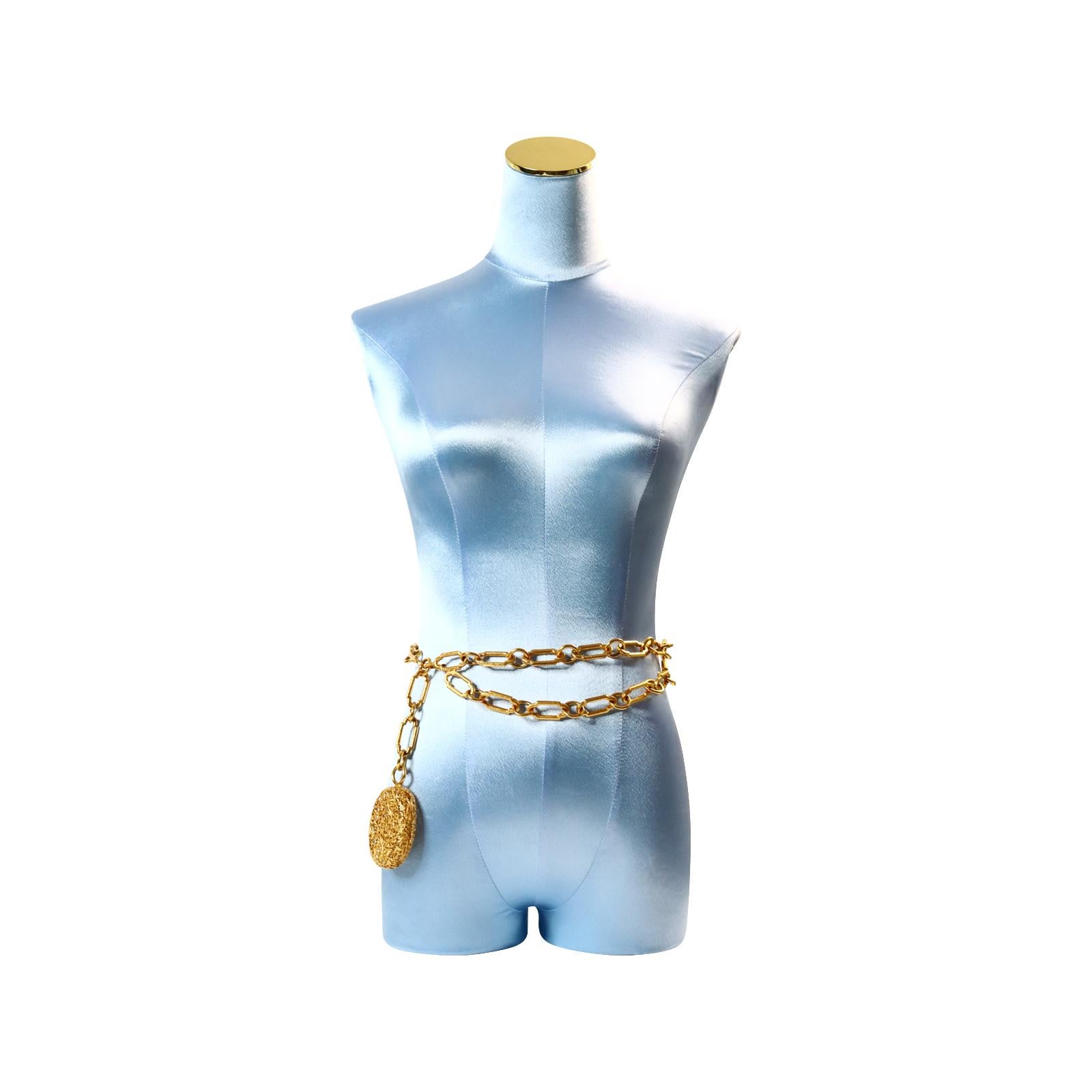 Vintage Chanel Dangling Byzantine Gold Belt In Good Condition For Sale In New York, NY