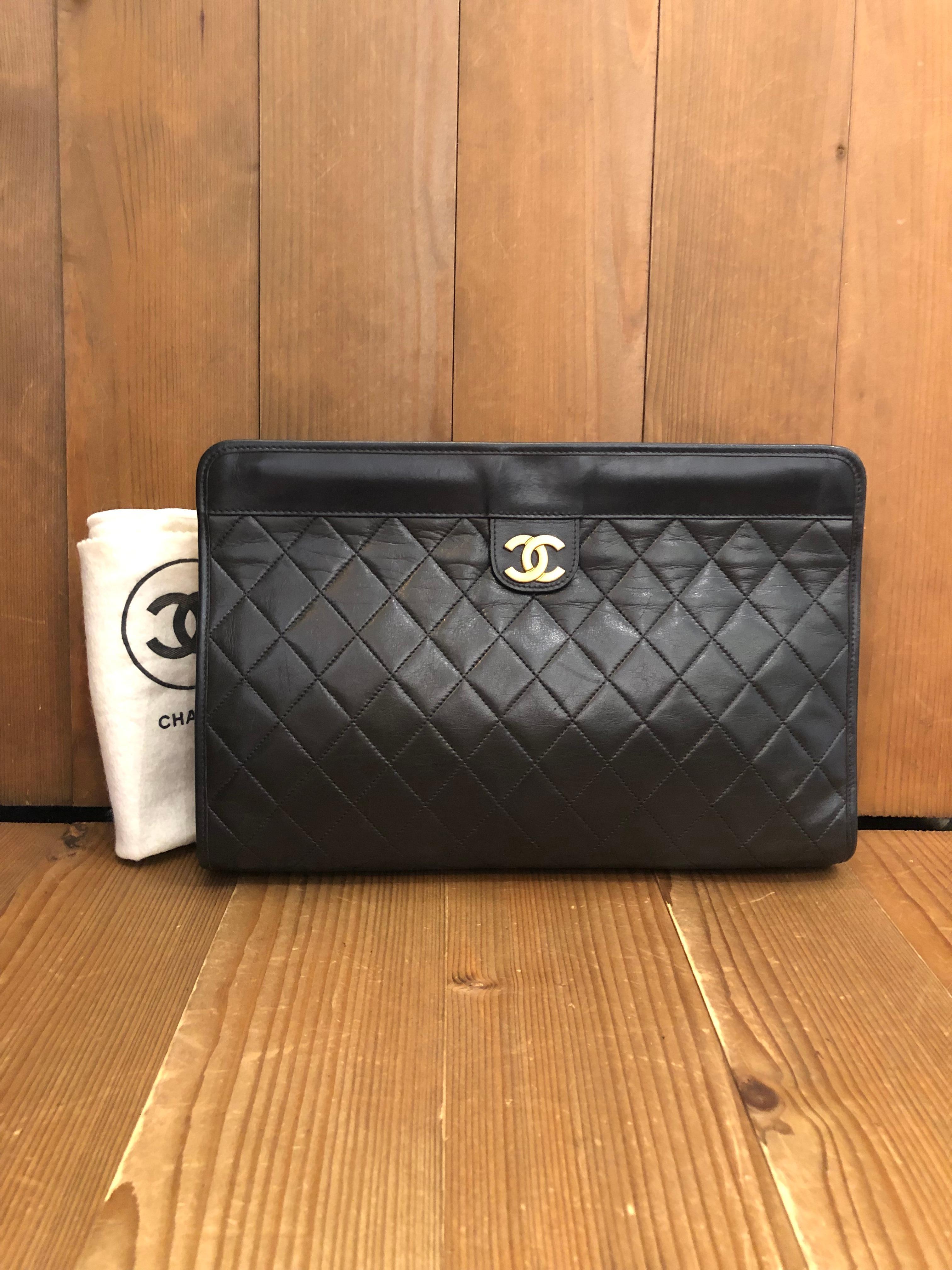 Vintage CHANEL Two-Toned Diamond Quilted Lambskin Leather Clutch Bag Large 2