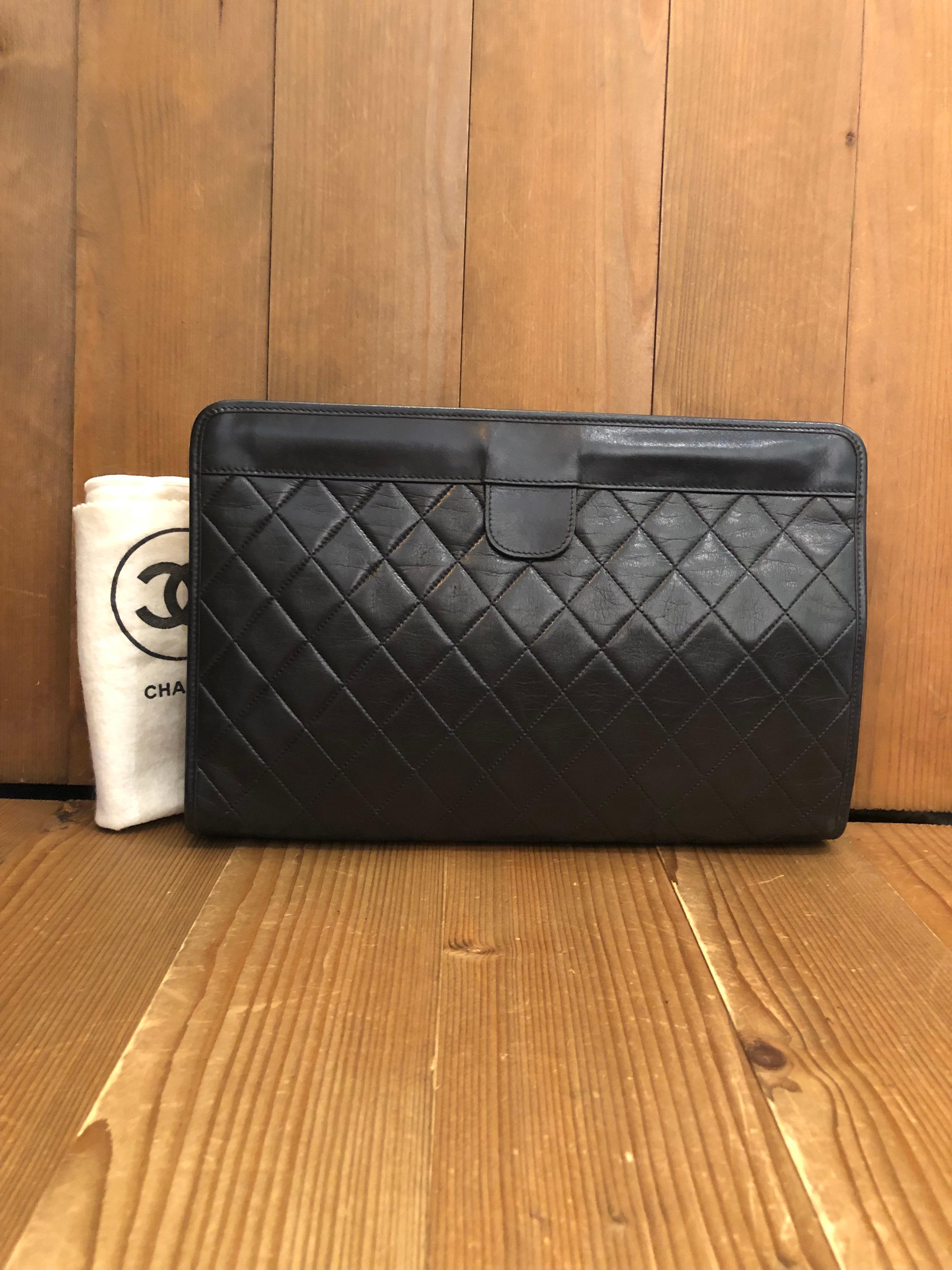 Vintage CHANEL Two-Toned Diamond Quilted Lambskin Leather Clutch Bag Large 3