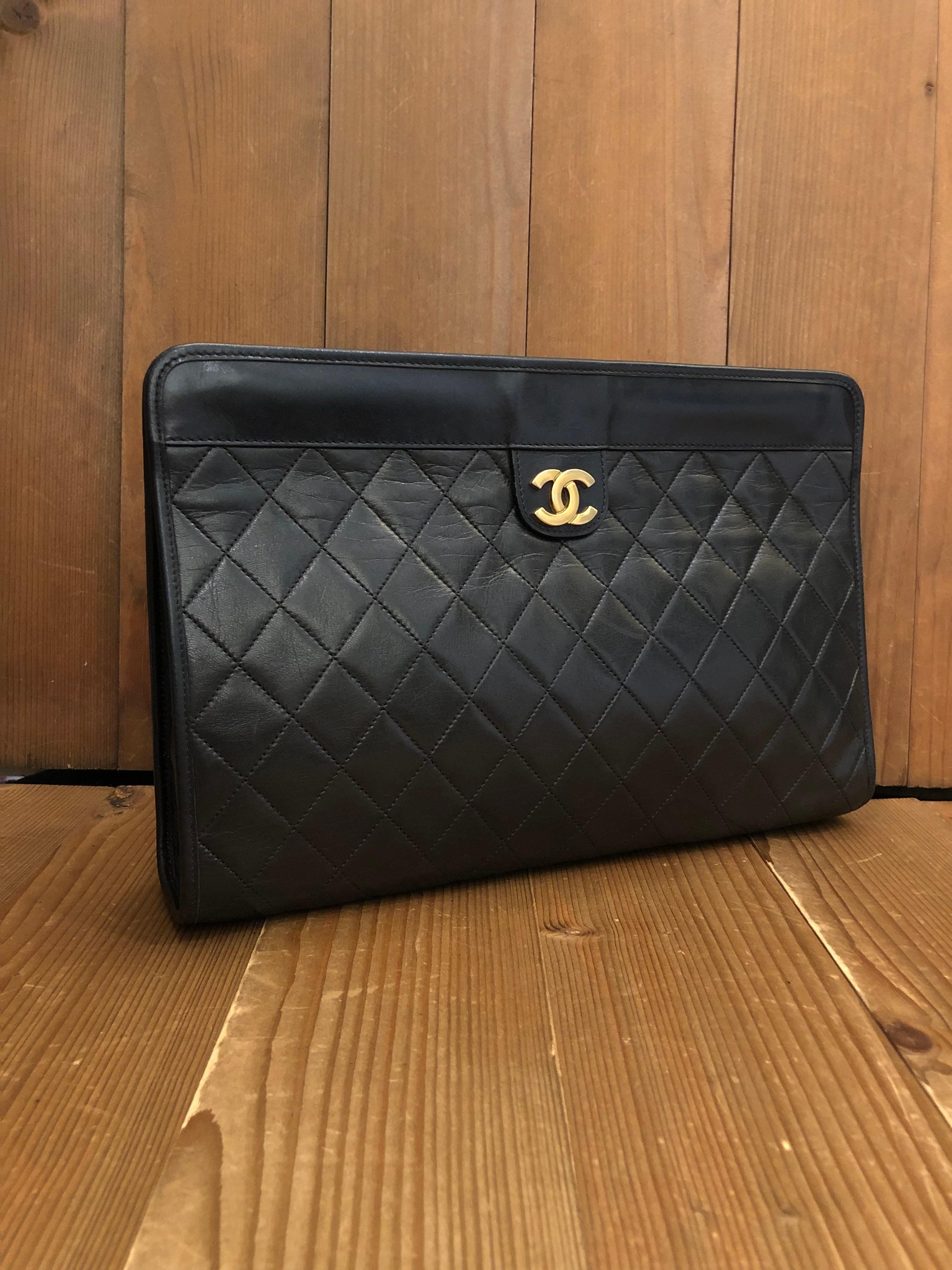 Vintage CHANEL Two-Toned Diamond Quilted Lambskin Leather Clutch Bag Large 4