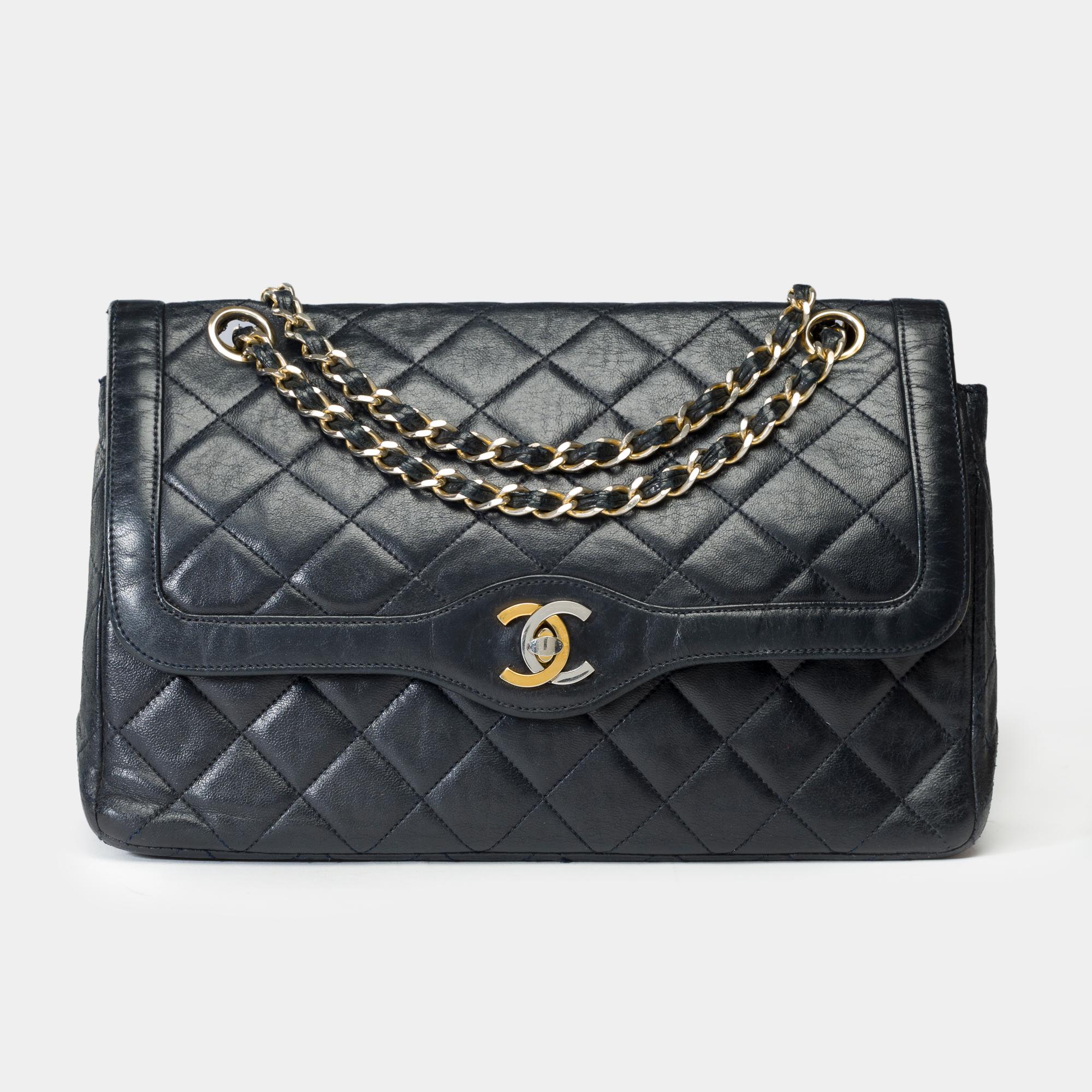 Bolso vintage Chanel Diana de doble solapa en piel de cordero acolchada negra, GHW Negro en venta